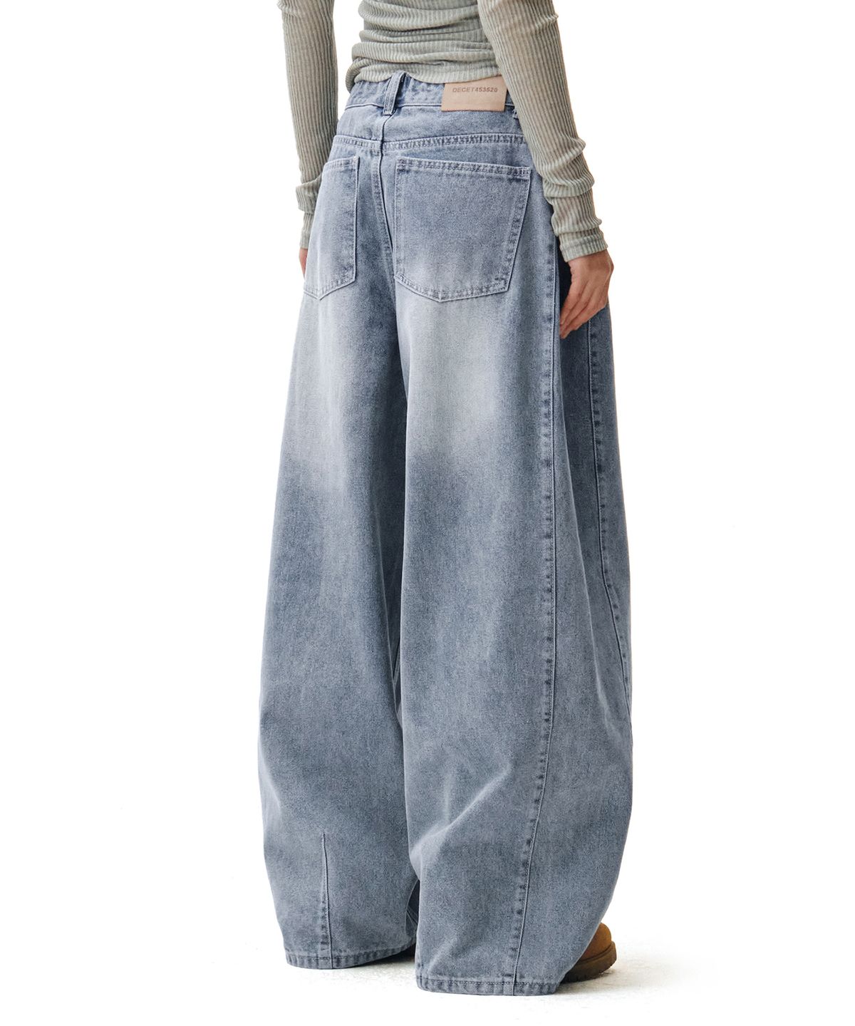 데케트 우먼(DECET WOMEN) Side Pin Tuck Barrel Jeans DCWPT019LIGHTBLUE