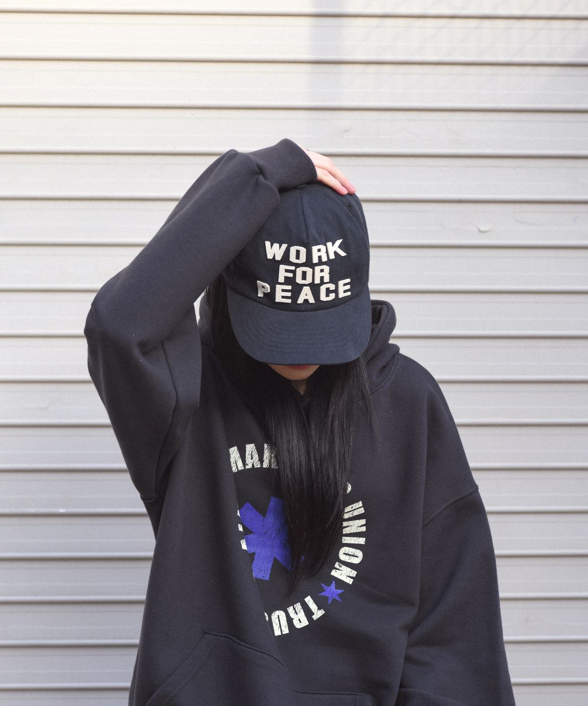 아모우(AMOU) WORK FOR PEACE 5PANNEL CAP BALCK