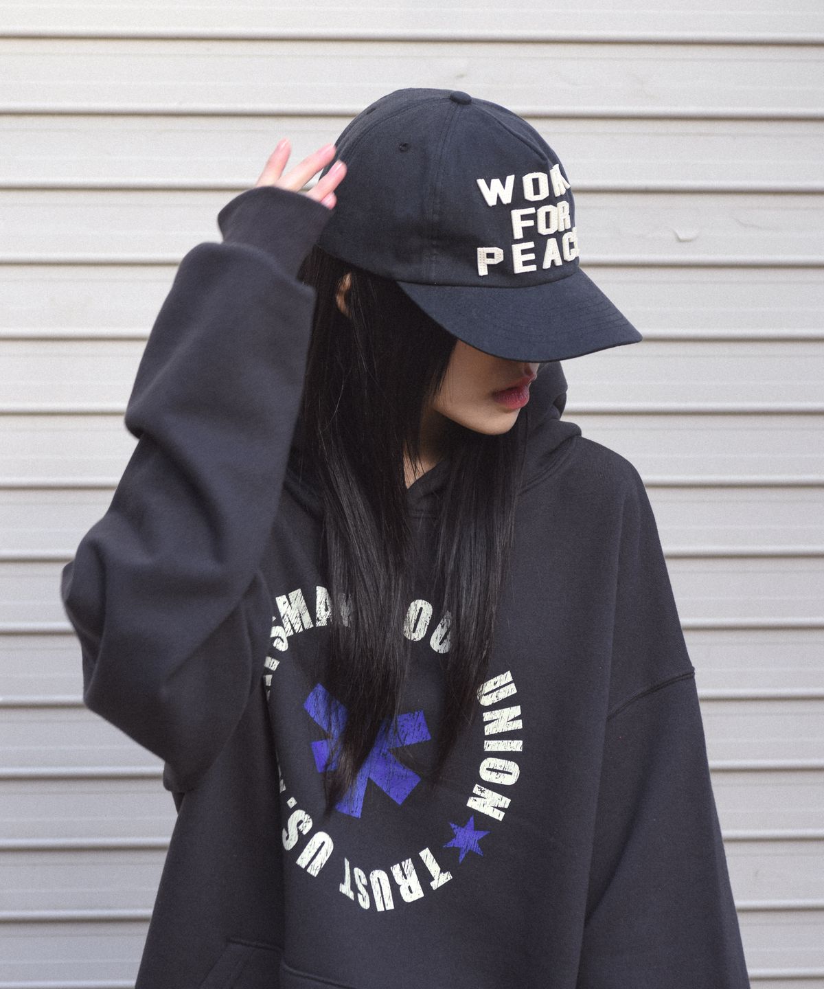 아모우(AMOU) WORK FOR PEACE 5PANNEL CAP BALCK