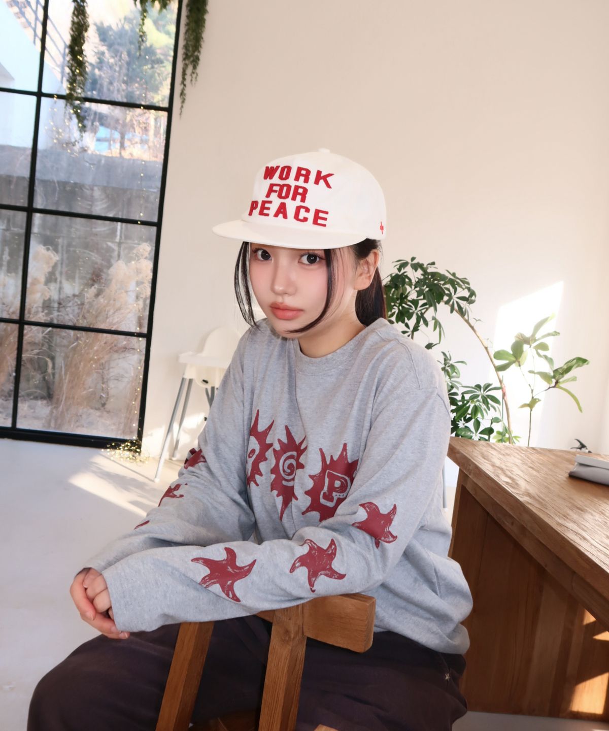 아모우(AMOU) WORK FOR PEACE 5PANNEL CAP IVORY