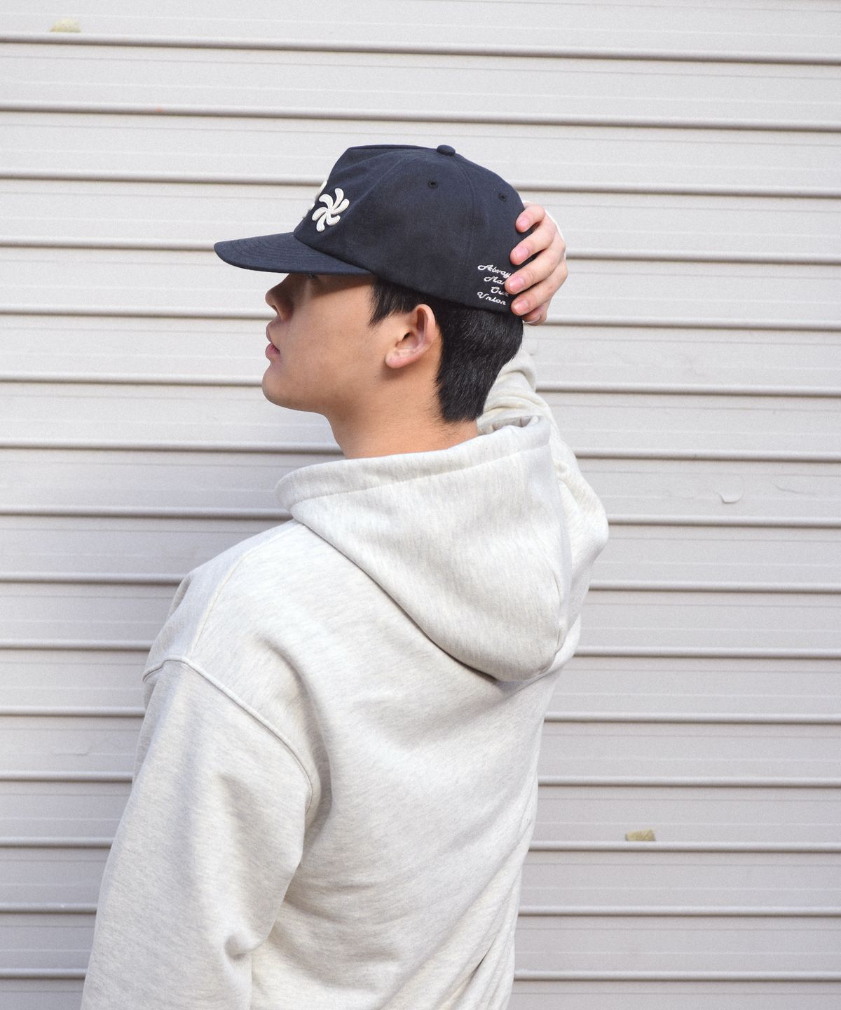 아모우(AMOU) SPIRAL 5PANNEL CAP BLACK