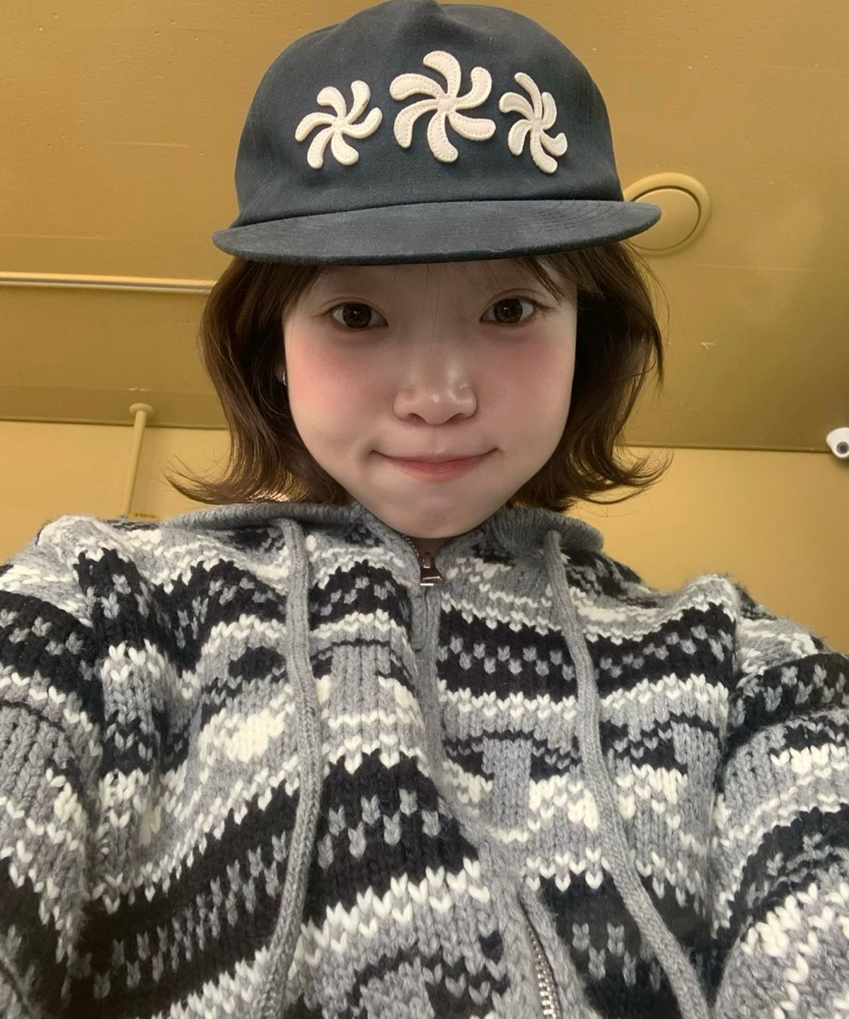 아모우(AMOU) SPIRAL 5PANNEL CAP BLACK