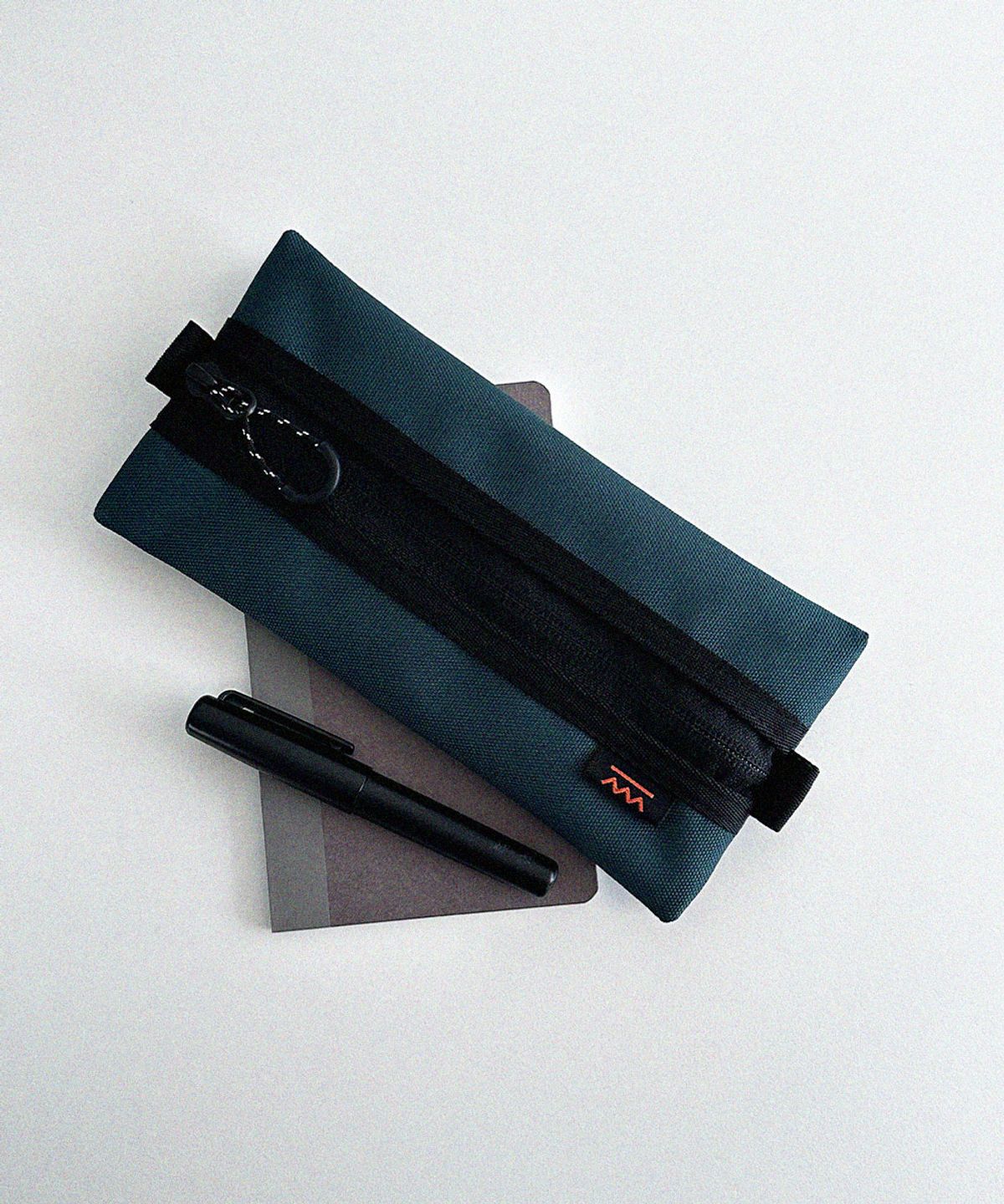 홉몰트이스트(HOPMALTYEAST) Pencil Case (5 Colors)