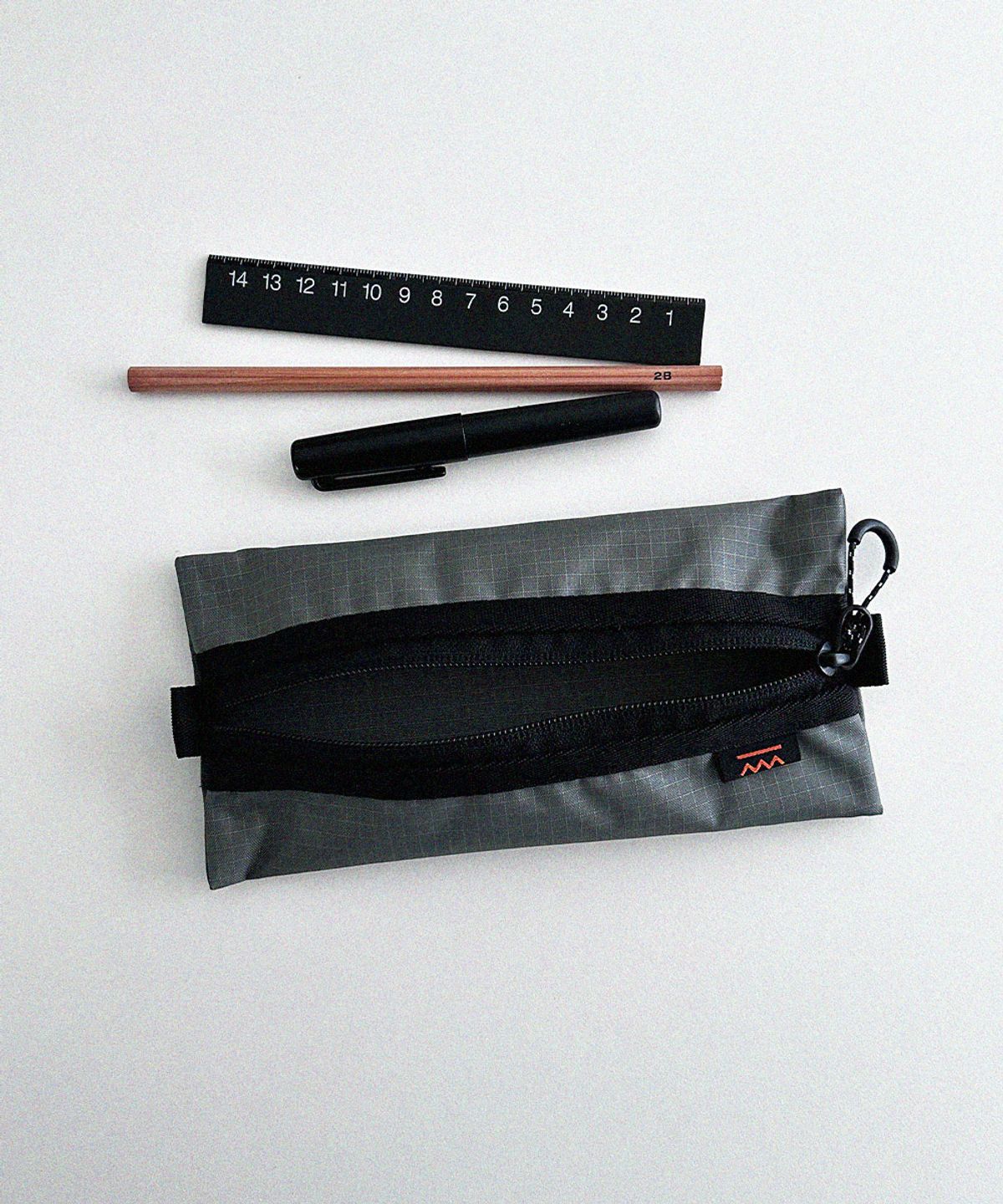홉몰트이스트(HOPMALTYEAST) Pencil Case (5 Colors)