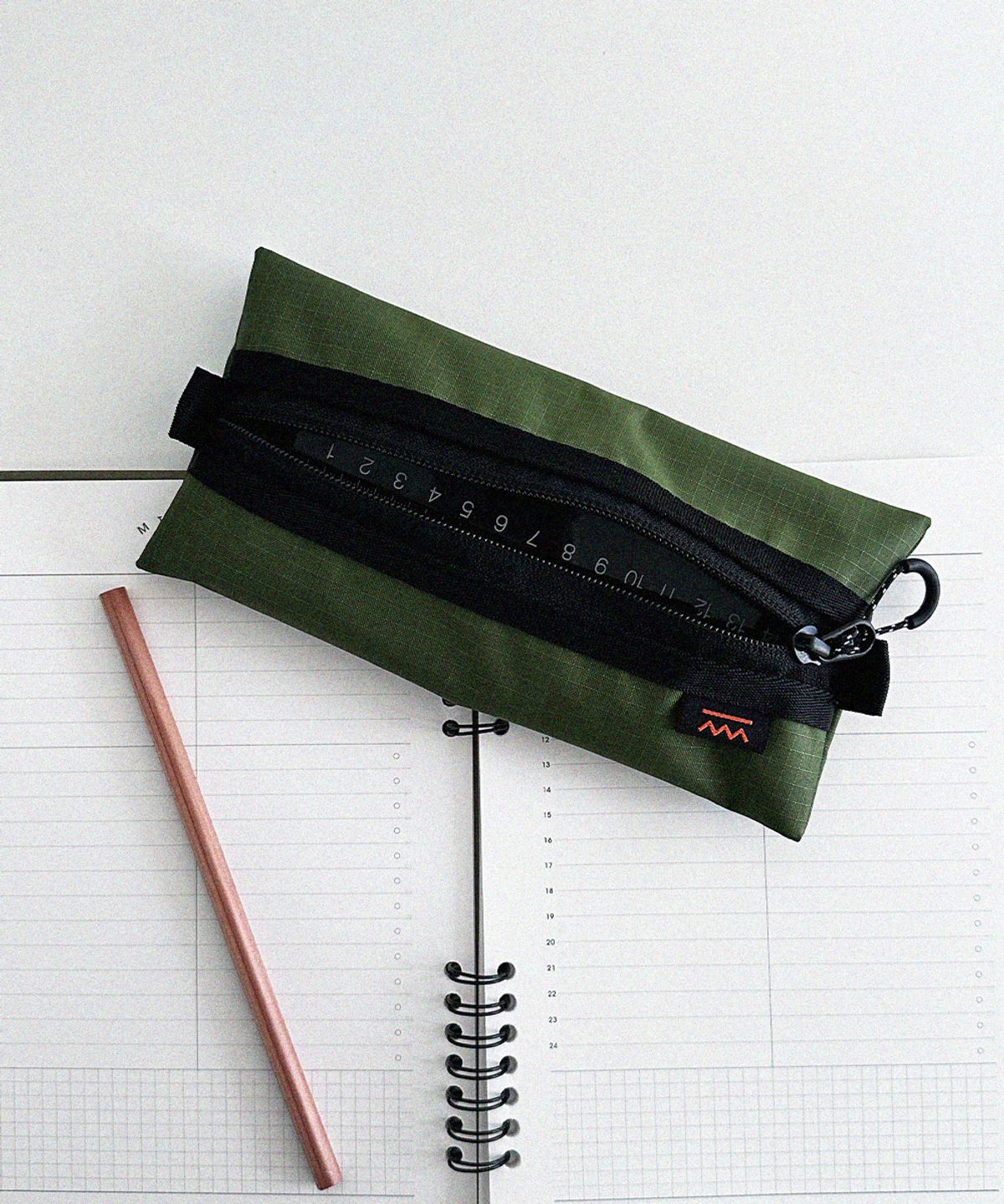 홉몰트이스트(HOPMALTYEAST) Pencil Case (5 Colors)