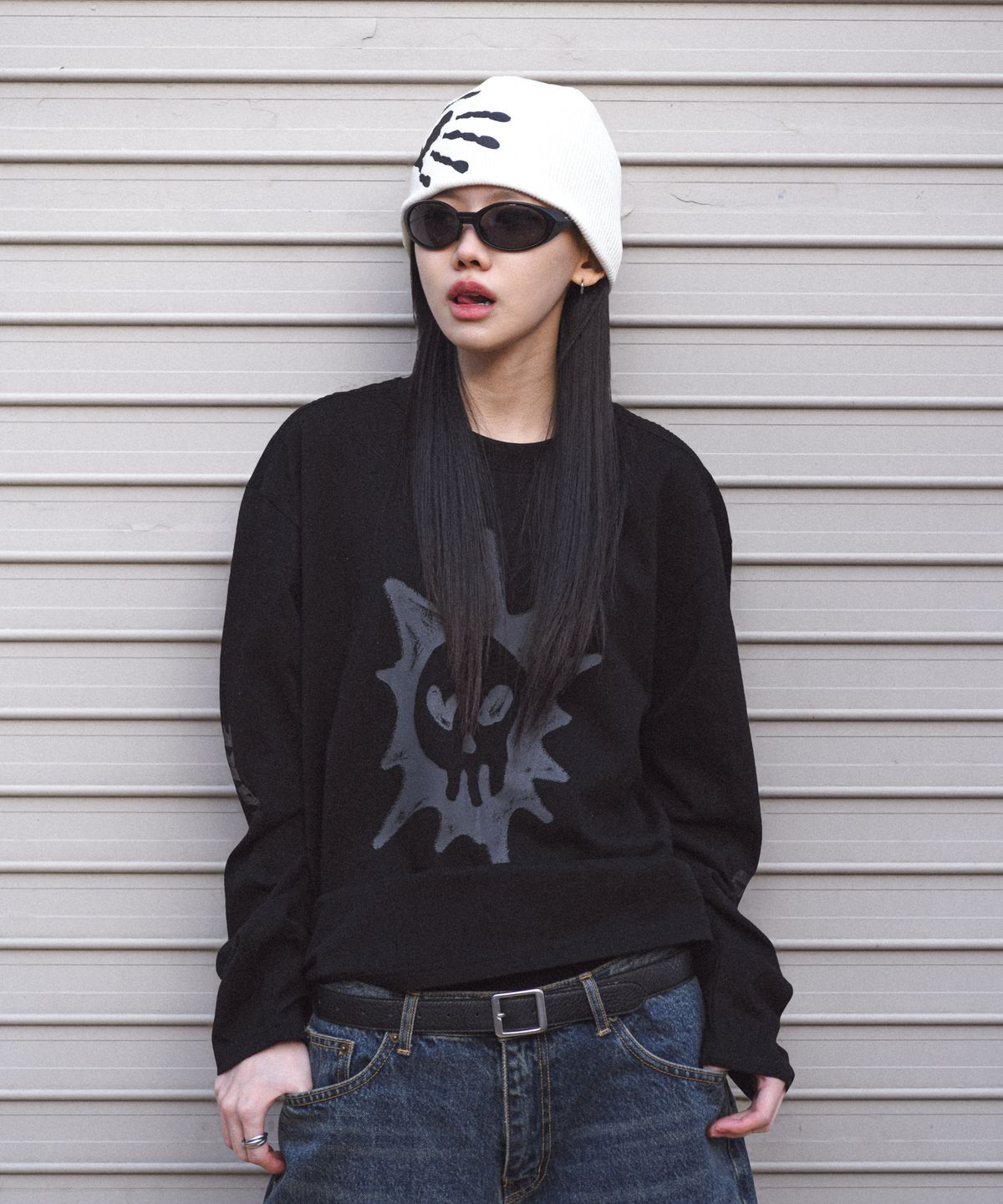 아모우(AMOU) PALM SIGN BEANIE WHITE