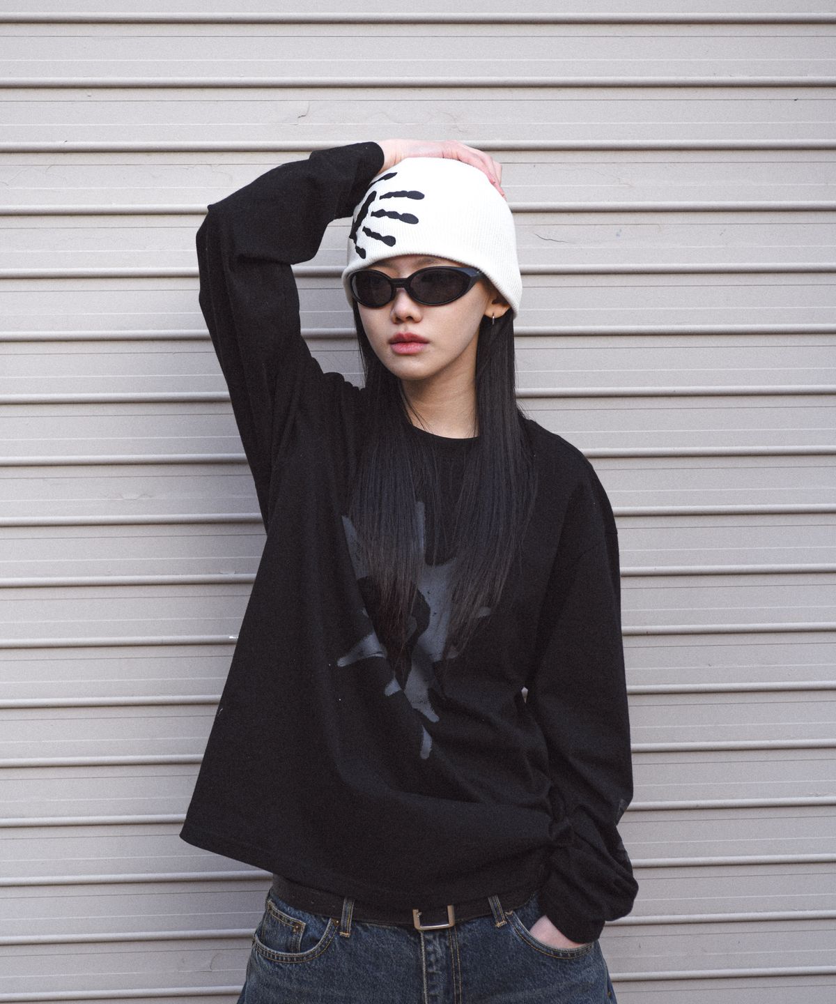 아모우(AMOU) PALM SIGN BEANIE WHITE