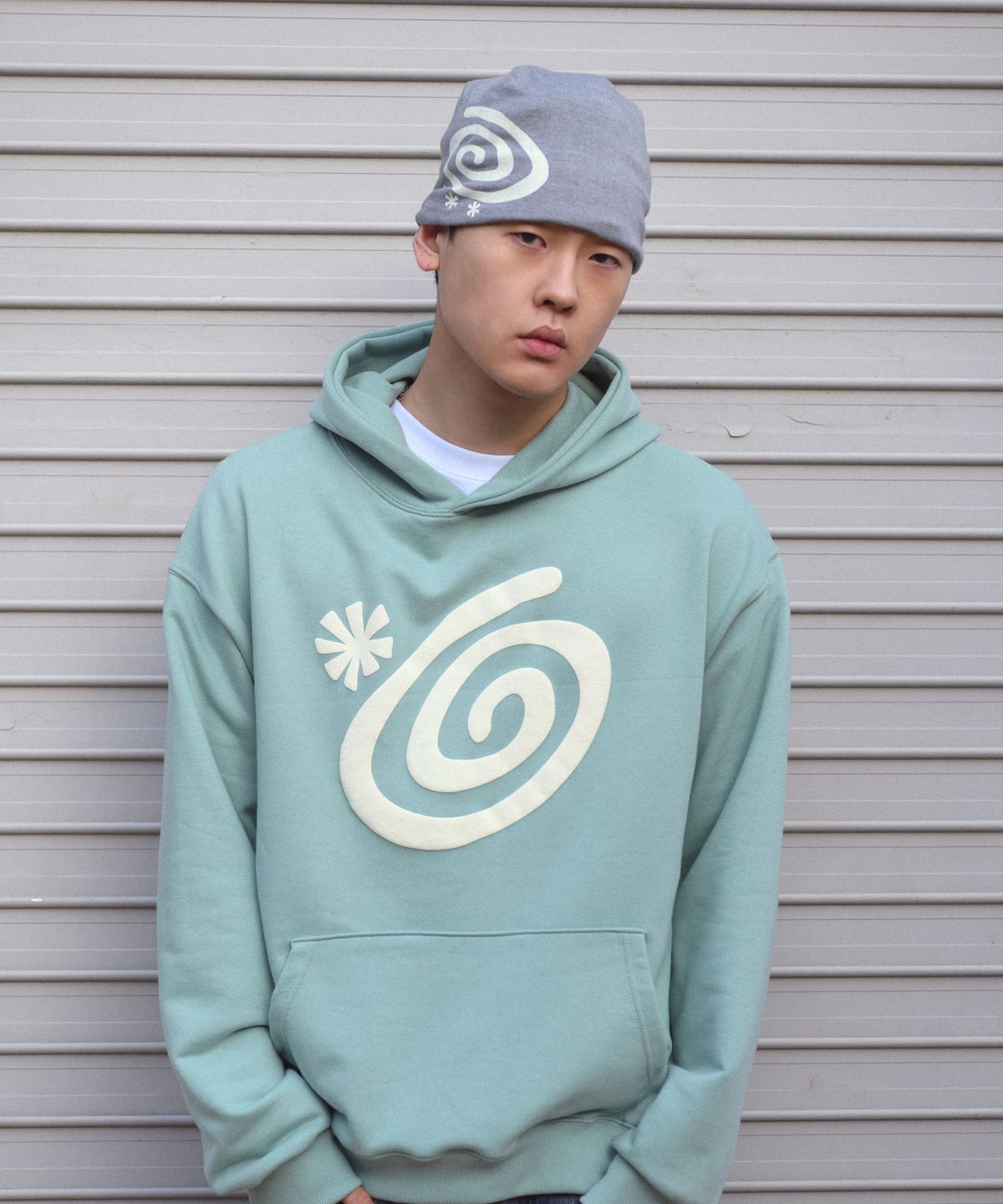 아모우(AMOU) Reversible Stripe BEANIE GRAY