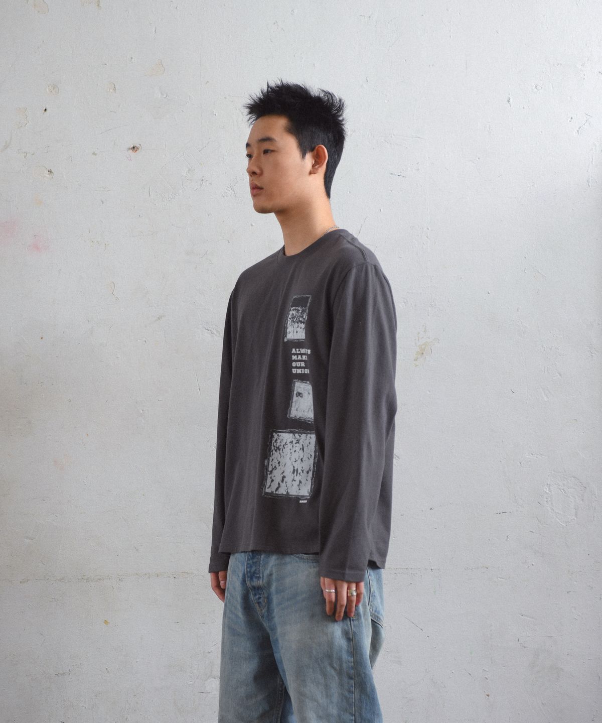 아모우(AMOU) Frame archive long sleeve Charcoal