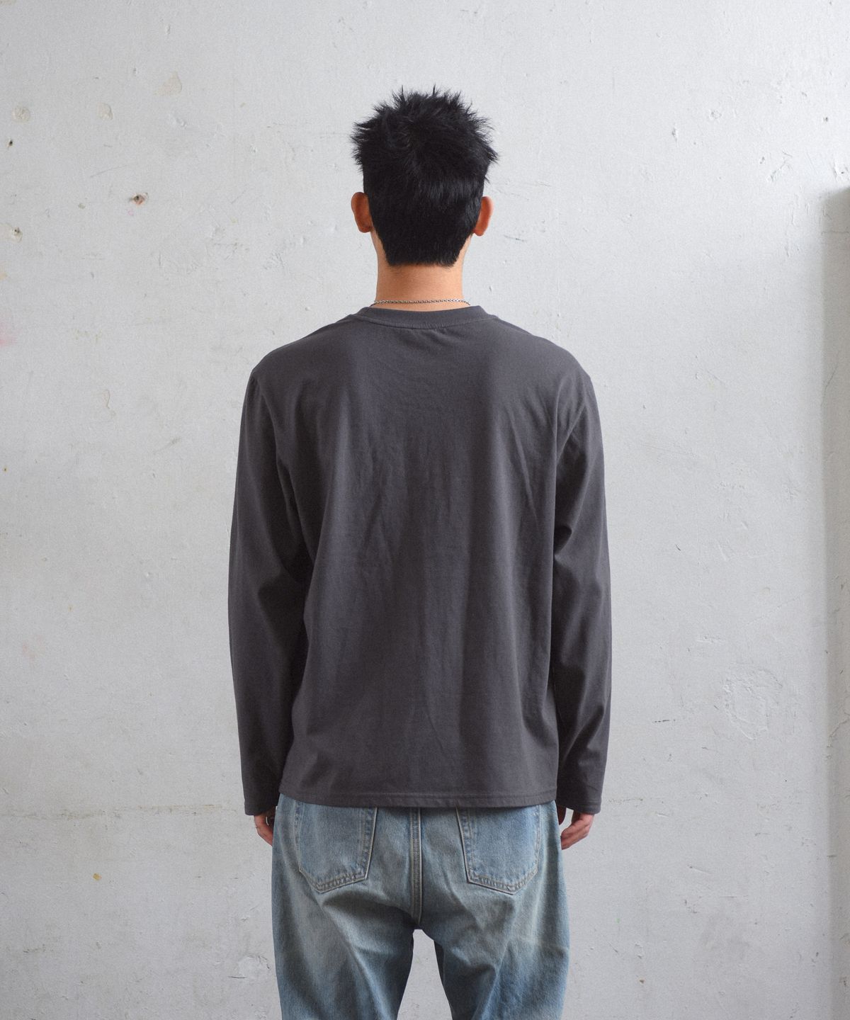 아모우(AMOU) Frame archive long sleeve Charcoal