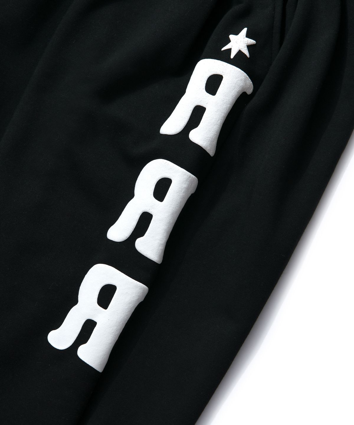 아모우(AMOU) RRR One Tuck Sweat Pants BALCK