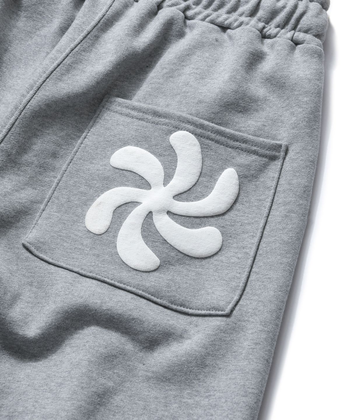 아모우(AMOU) SPIRAL One Tuck Sweat Pants GRAY
