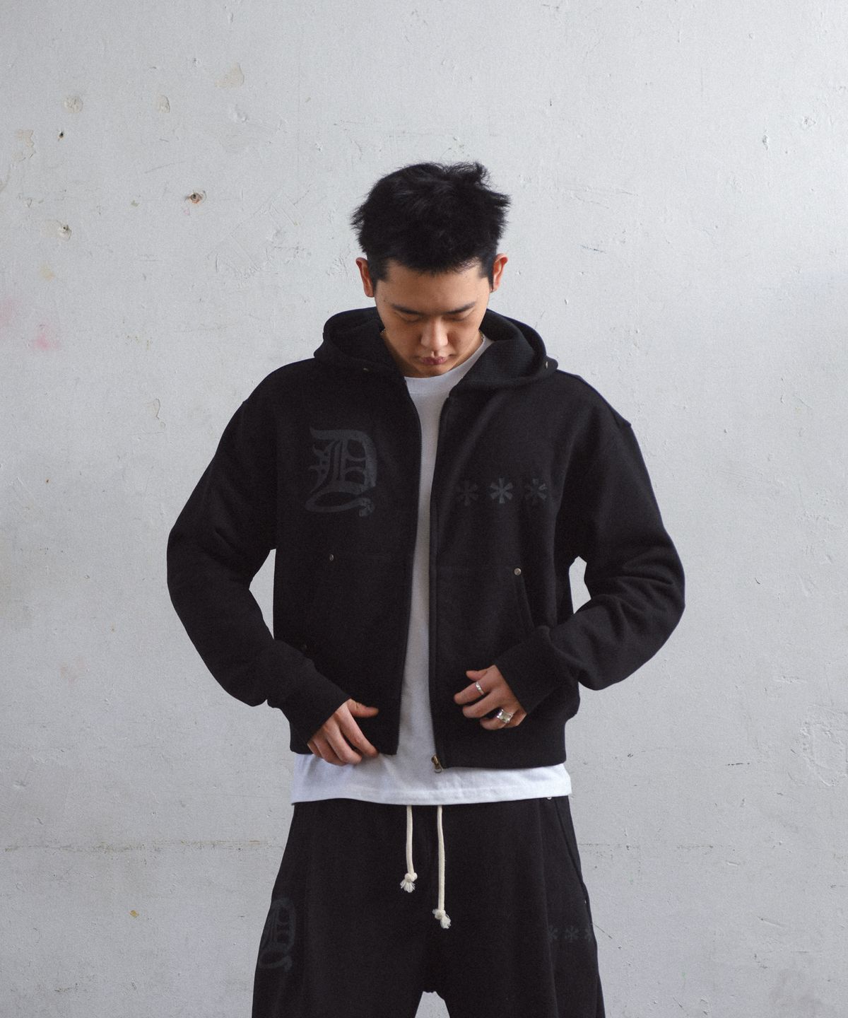 아모우(AMOU) D-Star Hoodie Zip Up BLACK