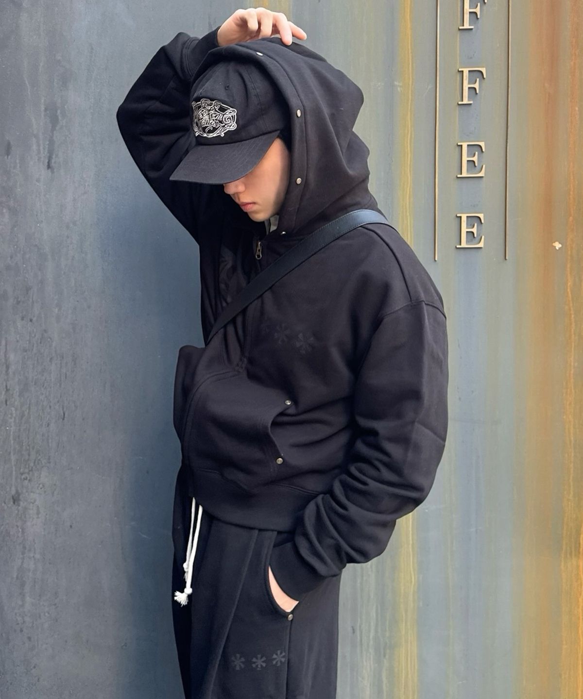 아모우(AMOU) D-Star Hoodie Zip Up BLACK