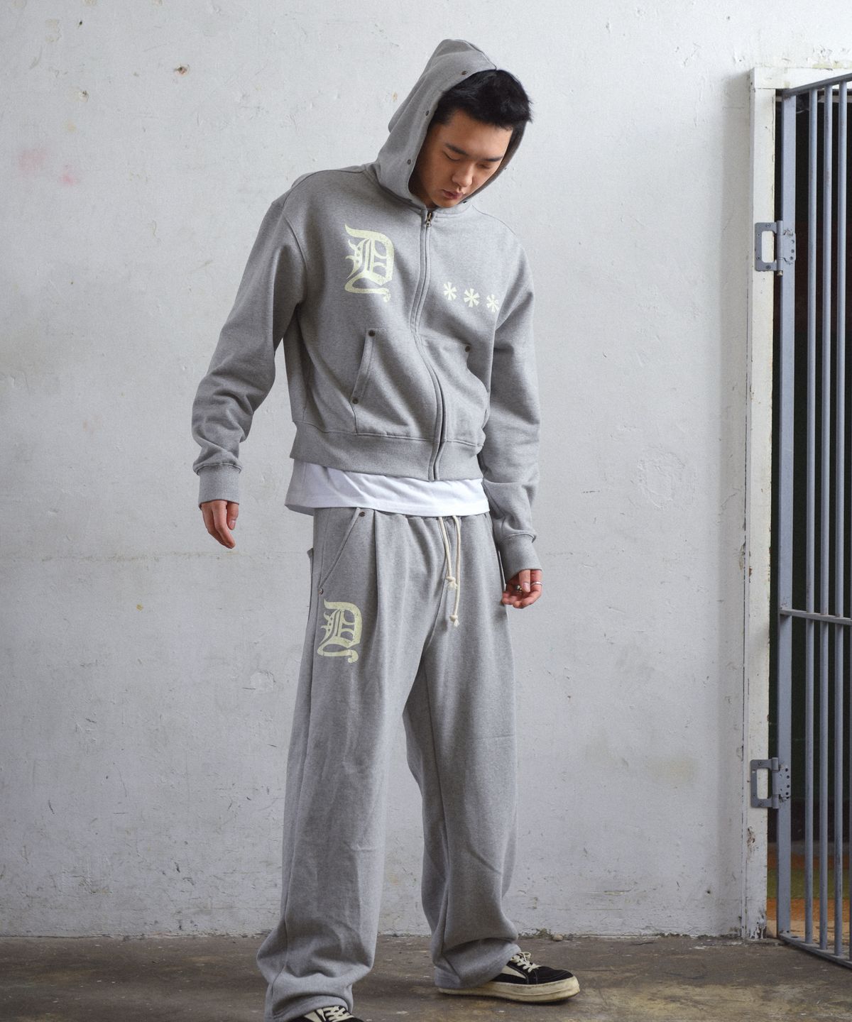 아모우(AMOU) D-Star Hoodie Zip Up GRAY