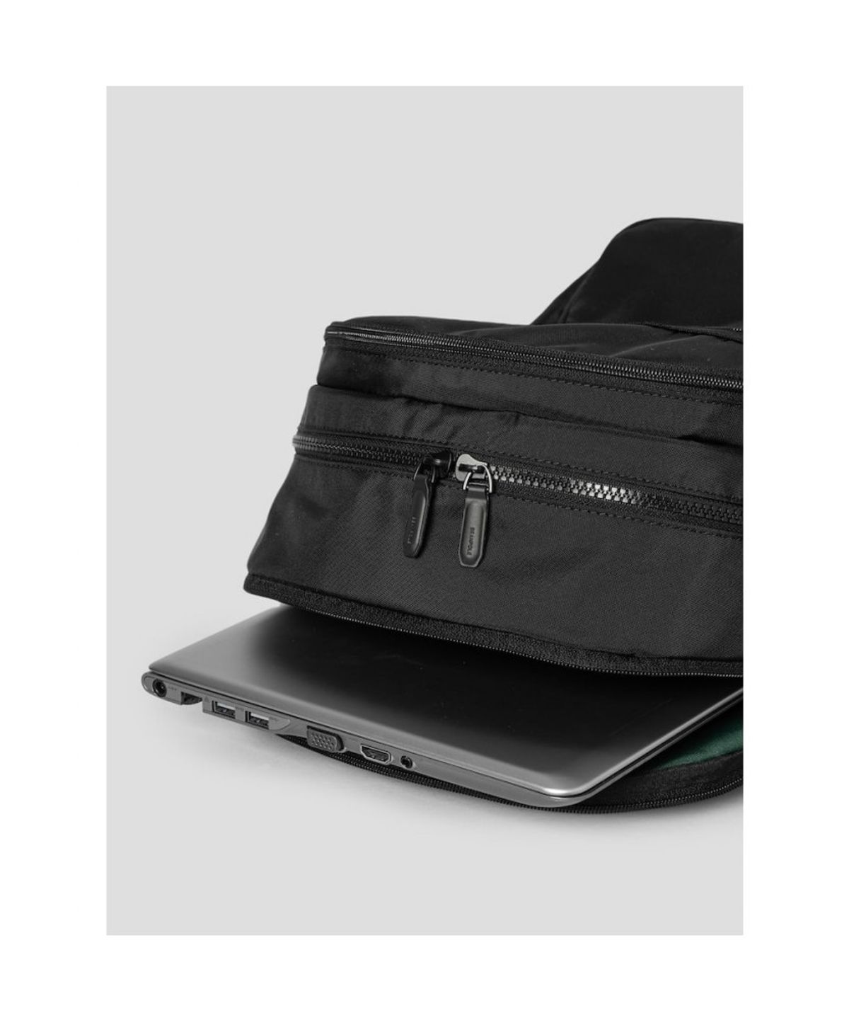 빈폴 액세서리(BEANPOLE ACCESSORY) BASE 투포켓 백팩  블랙