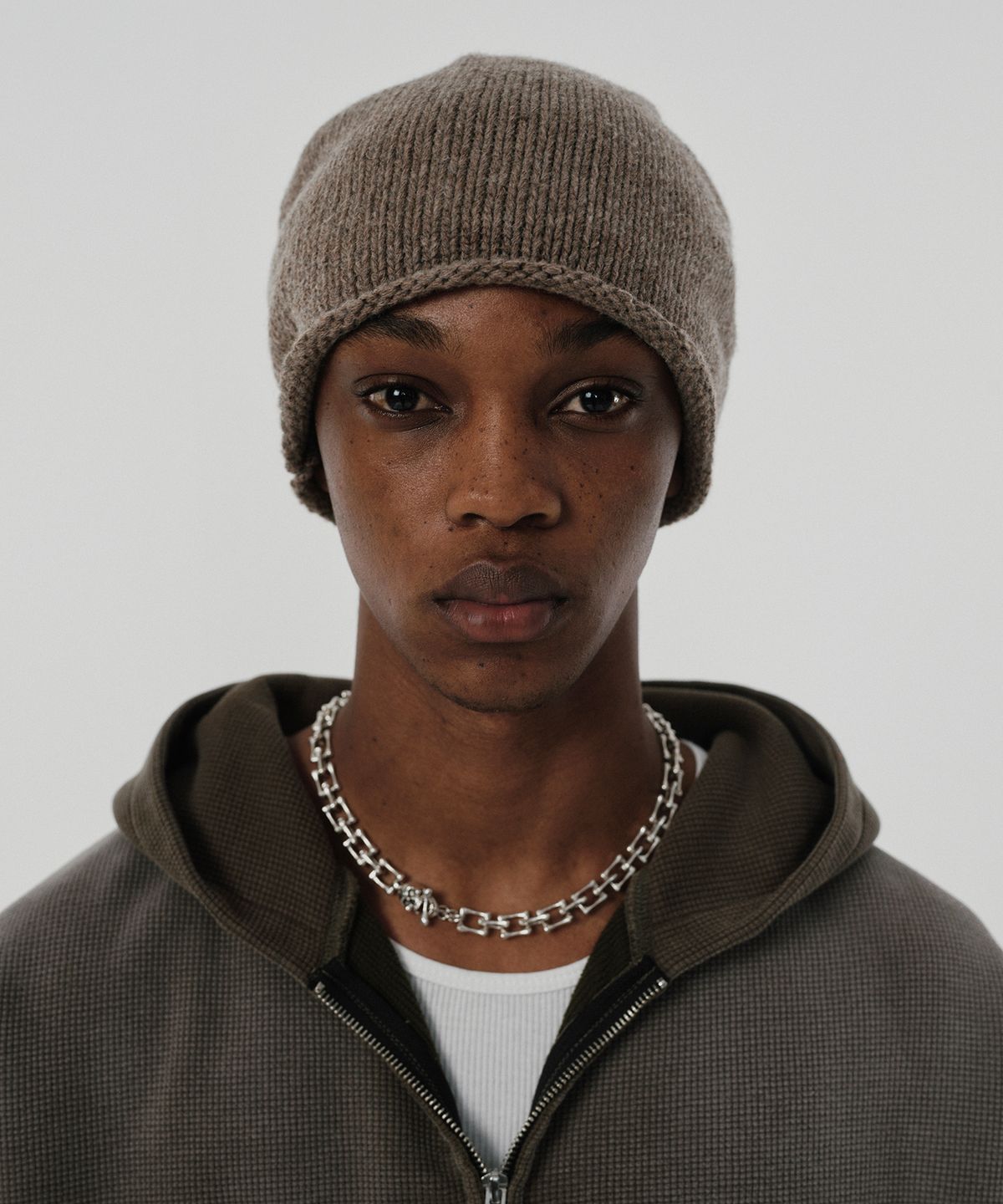 스웨이드(SUADE) ROLLED BEANIE [BROWN]