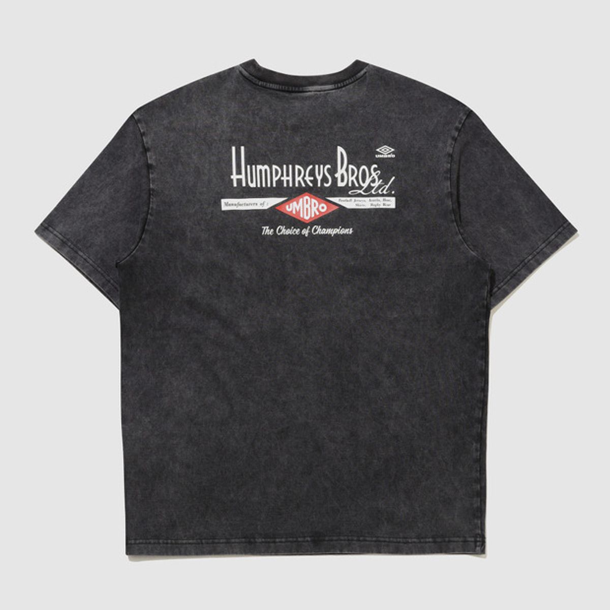엄브로(UMBRO) HBL 엄그레이 빈티지 그래픽 반팔 티셔츠 차콜 UR121CRS21