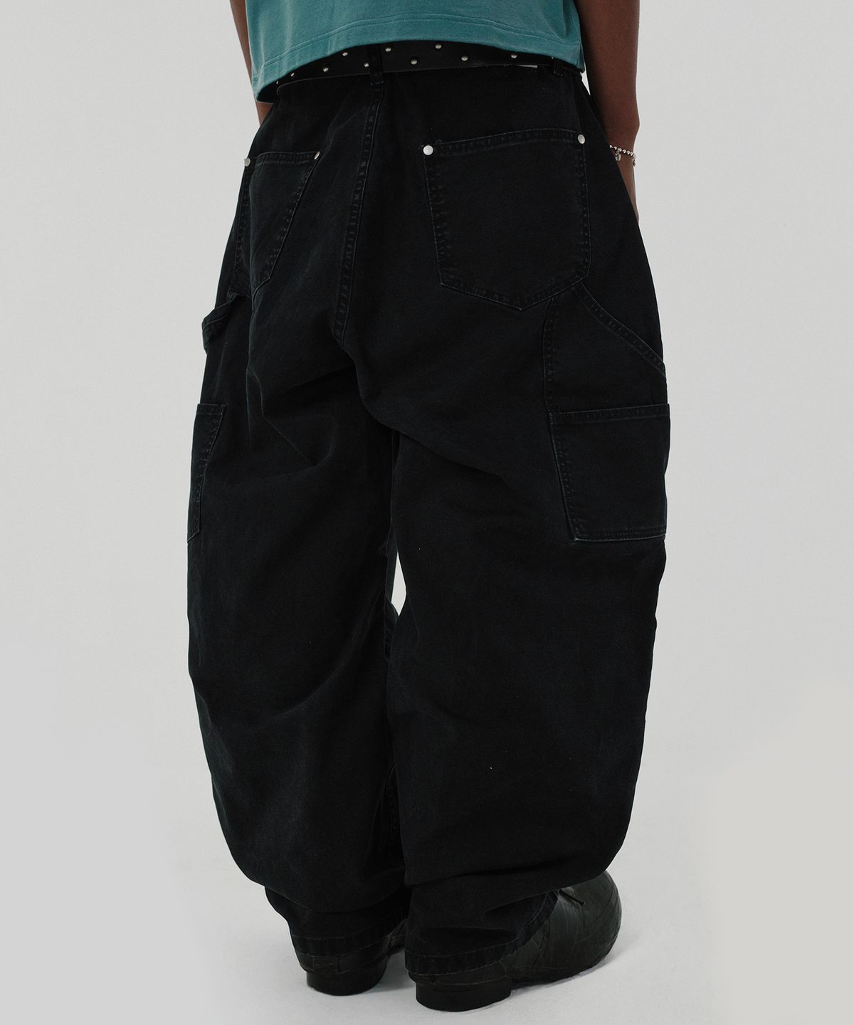 스웨이드(SUADE) PUNCHING DAMAGE PANTS [BLACK]