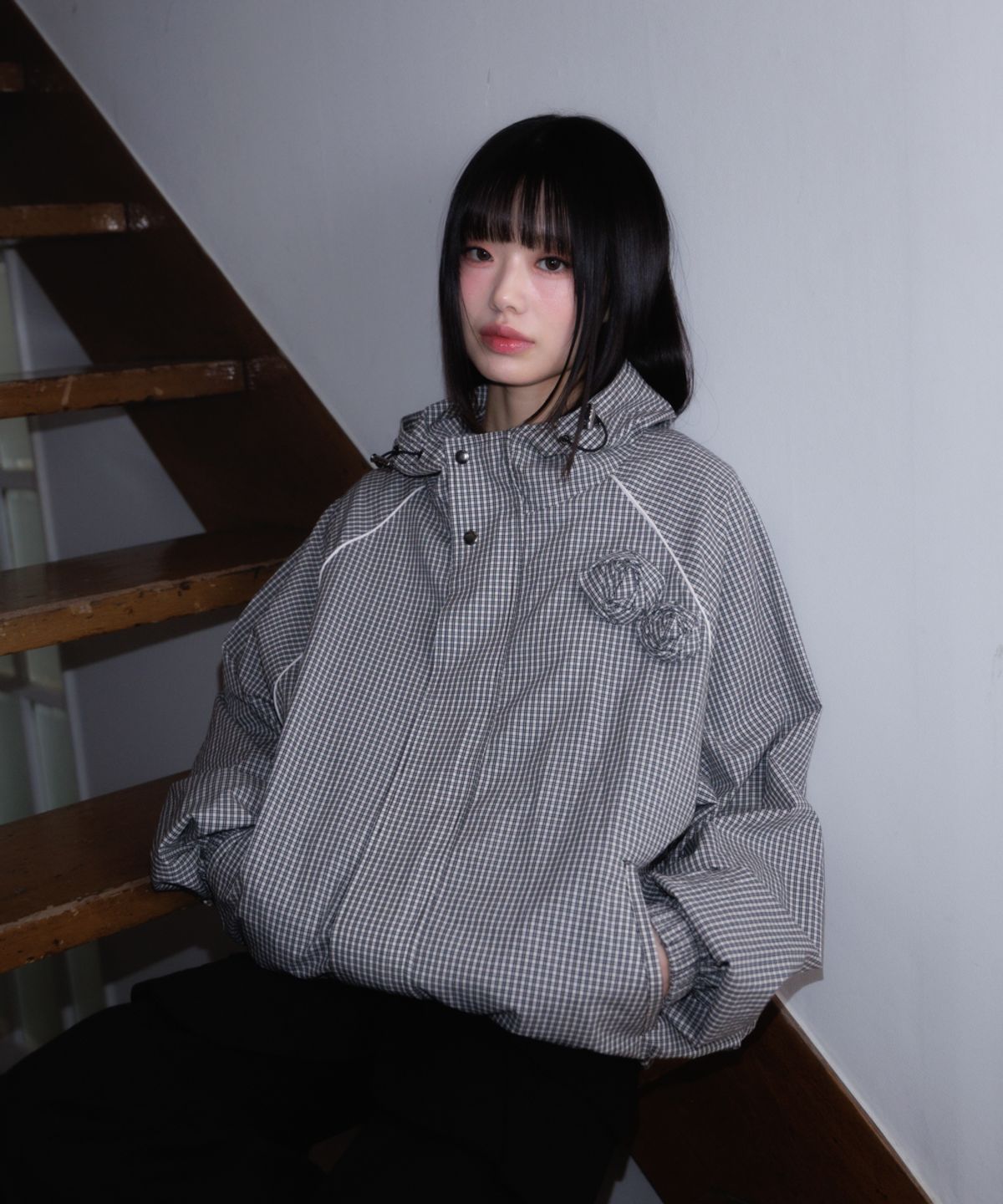 로제프란츠(ROSEFRANTZ) Rose Corsage Check Windbreaker [Black]