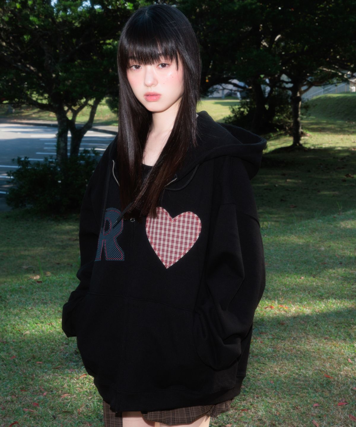로제프란츠(ROSEFRANTZ) Heart Check Overfit Hood Zip-Up [Black]