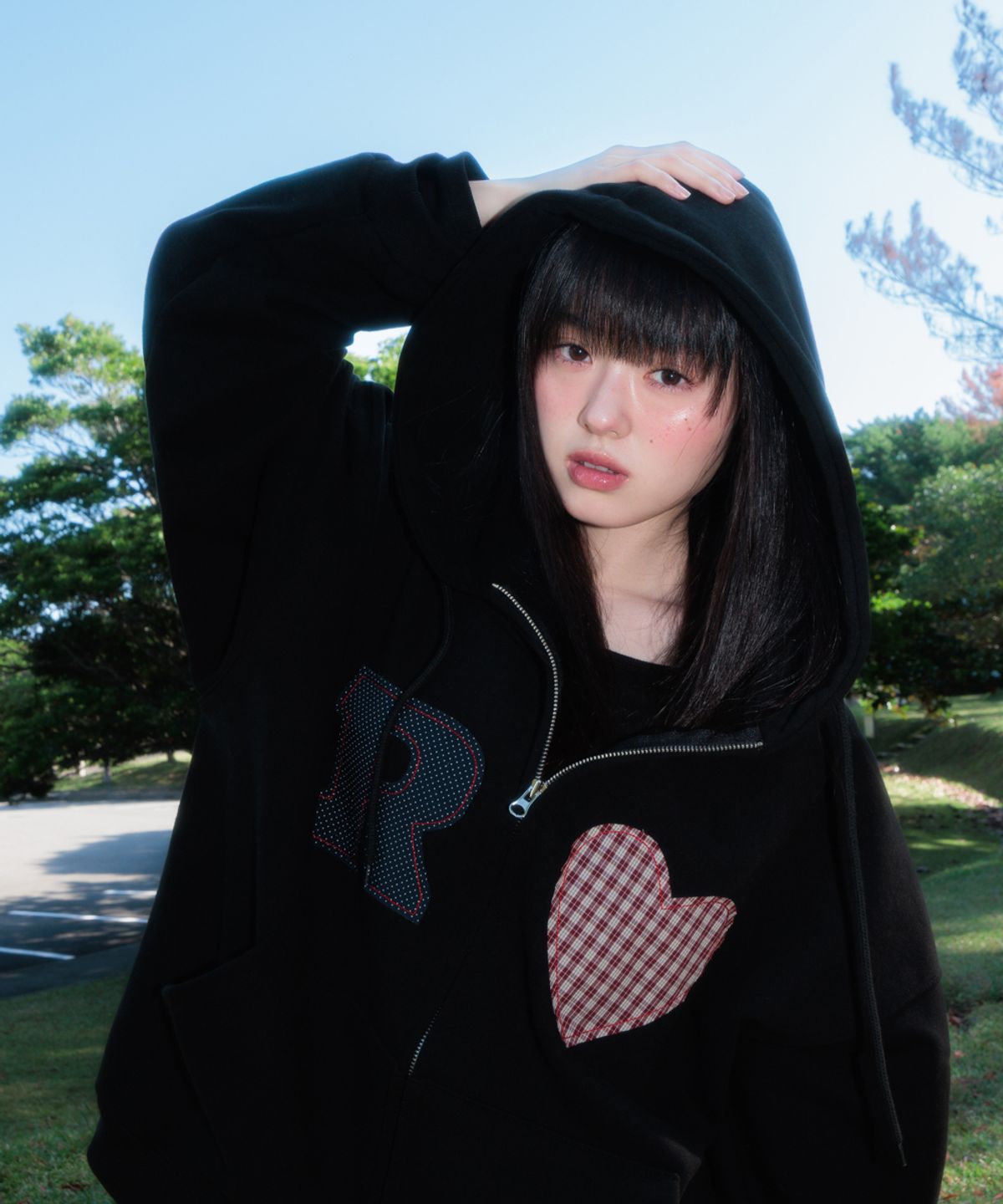 로제프란츠(ROSEFRANTZ) Heart Check Overfit Hood Zip-Up [Black]