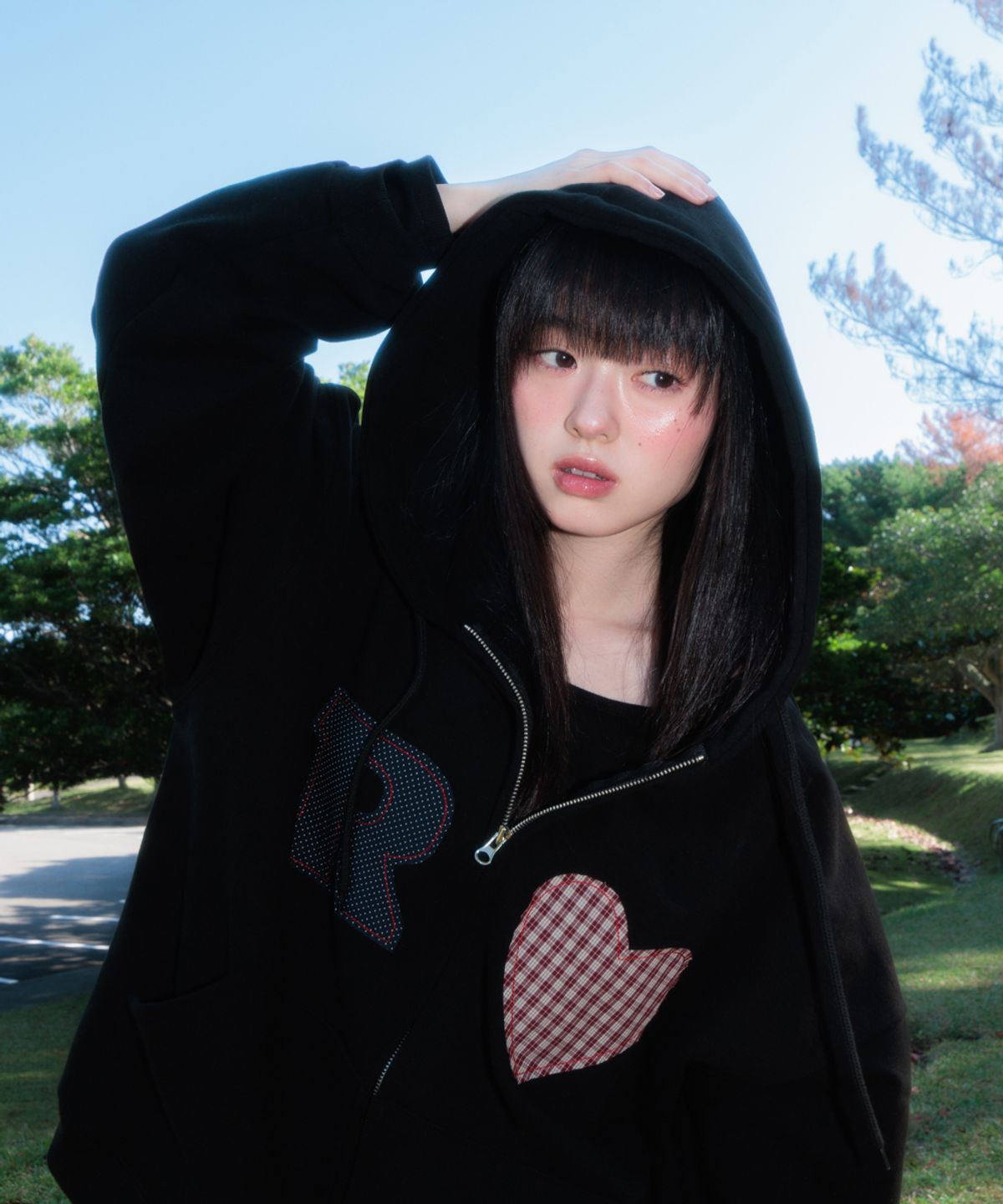 로제프란츠(ROSEFRANTZ) Heart Check Overfit Hood Zip-Up [Black]