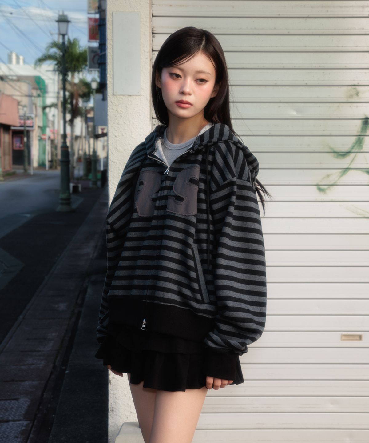 로제프란츠(ROSEFRANTZ) Patch Stripe Hood Zip-Up [Black]