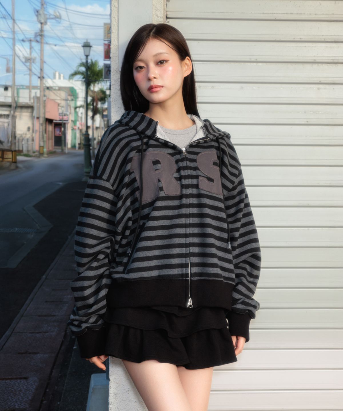 로제프란츠(ROSEFRANTZ) Patch Stripe Hood Zip-Up [Black]