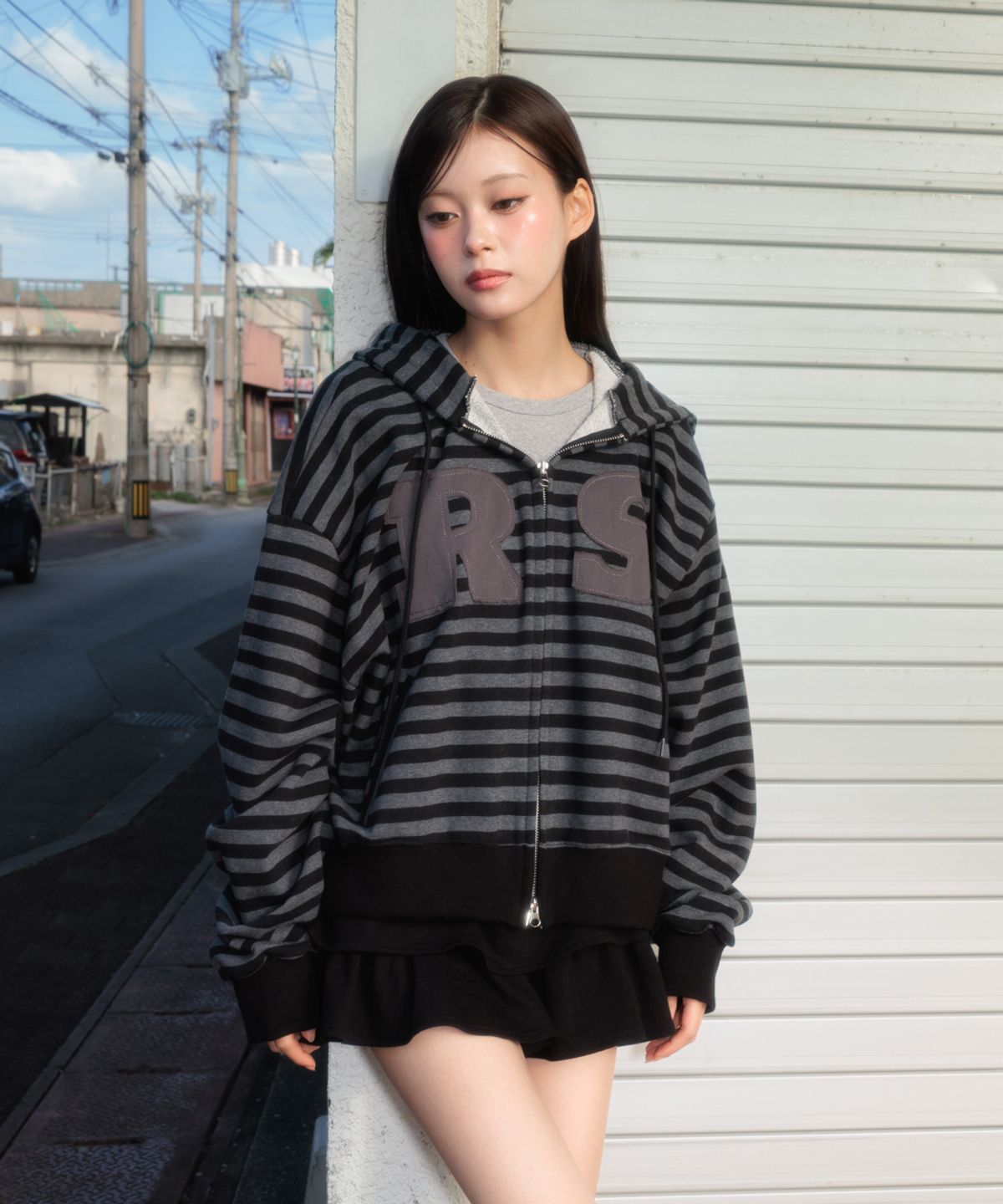 로제프란츠(ROSEFRANTZ) Patch Stripe Hood Zip-Up [Black]