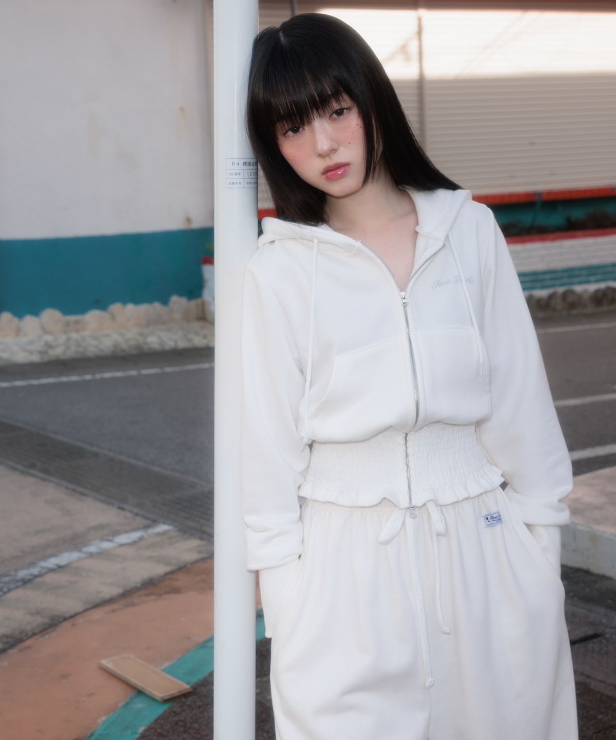 로제프란츠(ROSEFRANTZ) Smoke Ruffle Hood Zip-Up [Ivory]