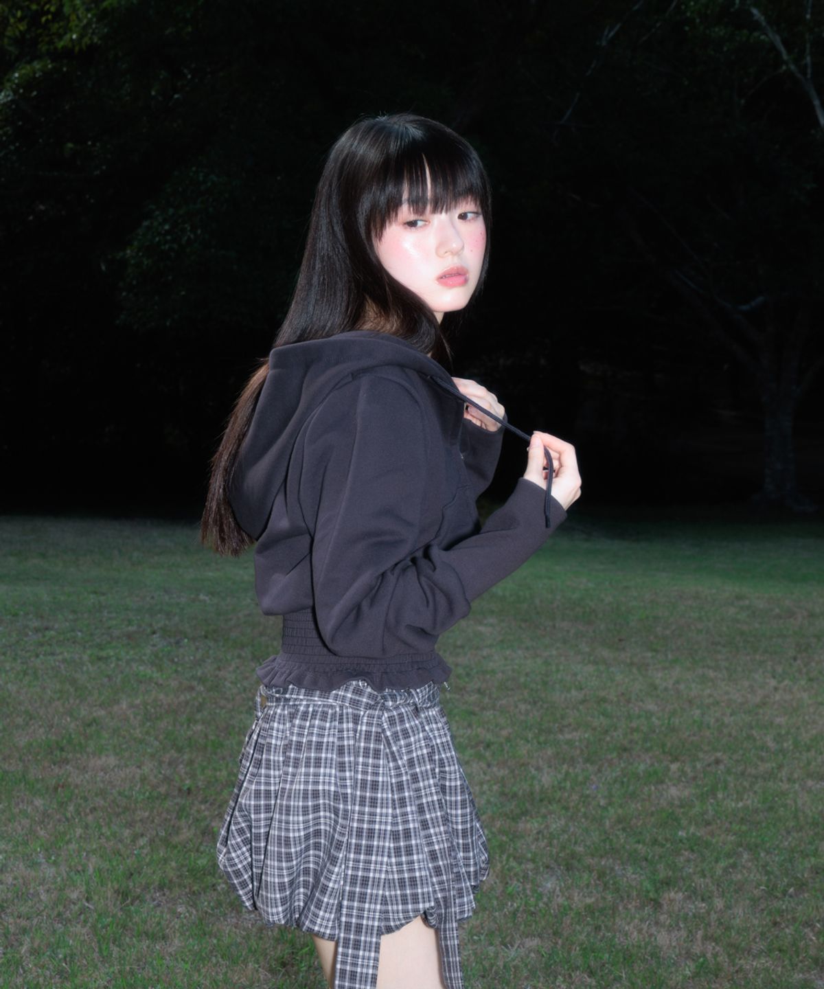 로제프란츠(ROSEFRANTZ) Smoke Ruffle Hood Zip-Up [Charcoal]