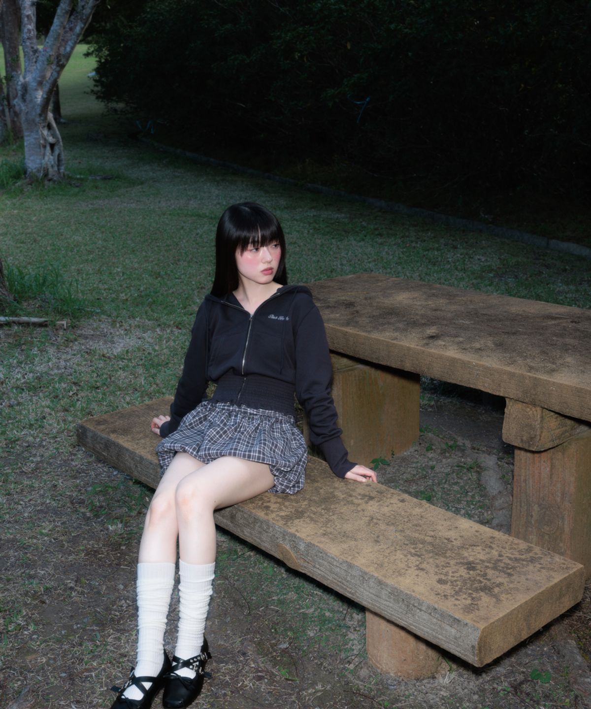 로제프란츠(ROSEFRANTZ) Smoke Ruffle Hood Zip-Up [Charcoal]