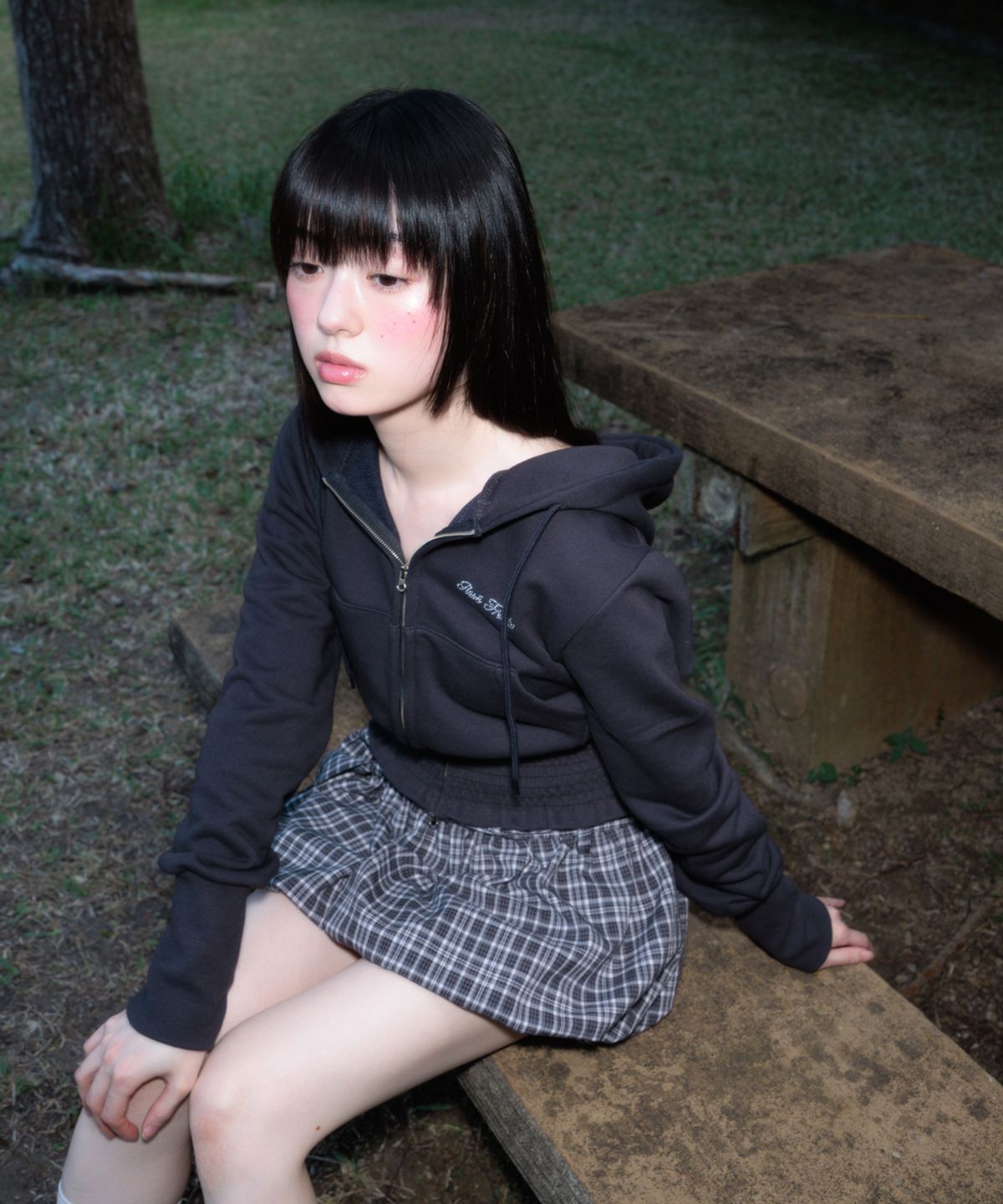 로제프란츠(ROSEFRANTZ) Smoke Ruffle Hood Zip-Up [Charcoal]