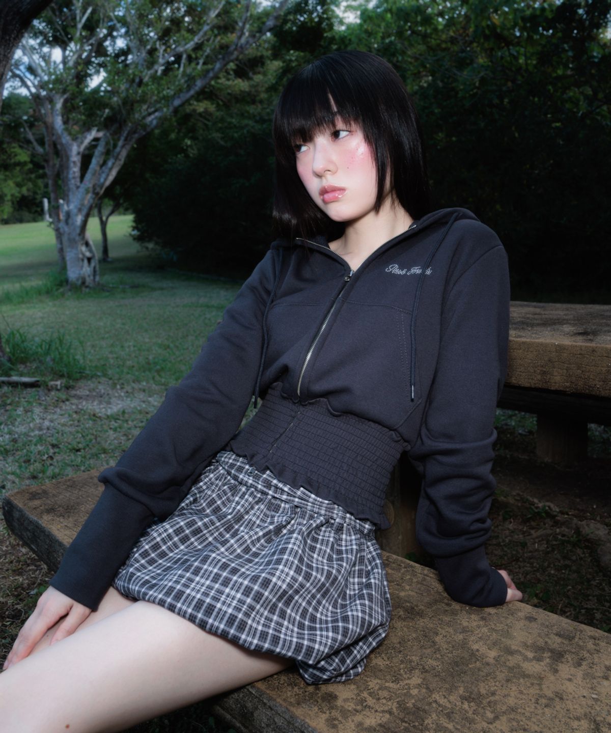 로제프란츠(ROSEFRANTZ) Smoke Ruffle Hood Zip-Up [Charcoal]