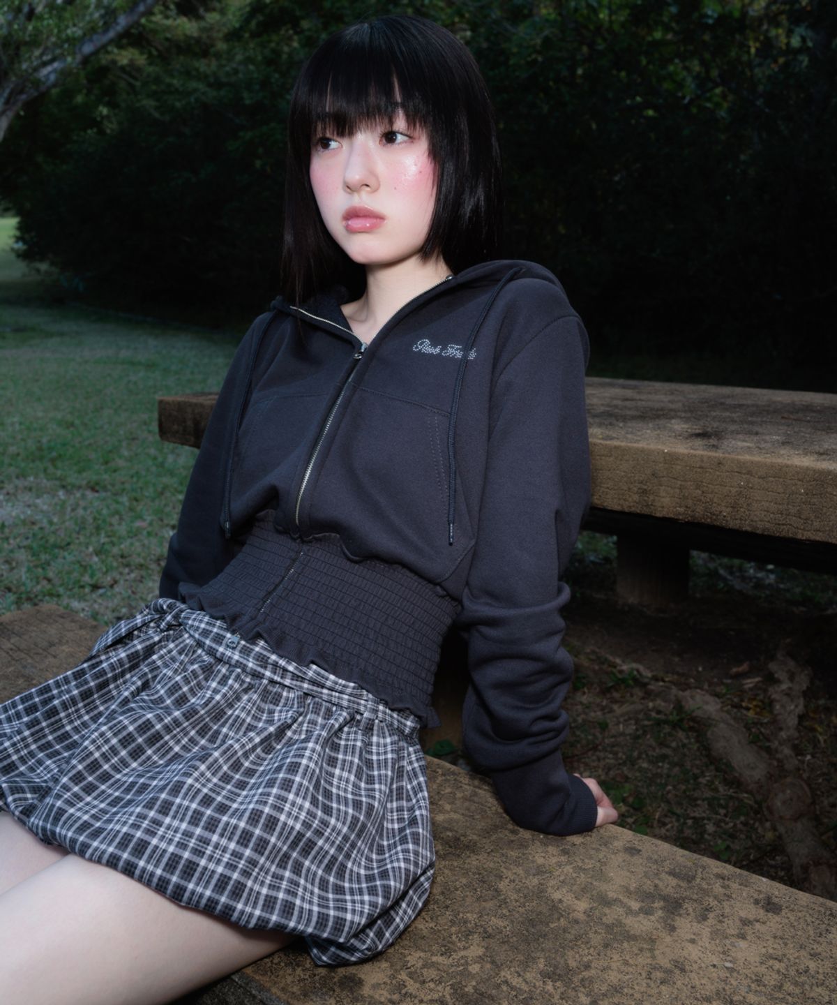 로제프란츠(ROSEFRANTZ) Smoke Ruffle Hood Zip-Up [Charcoal]