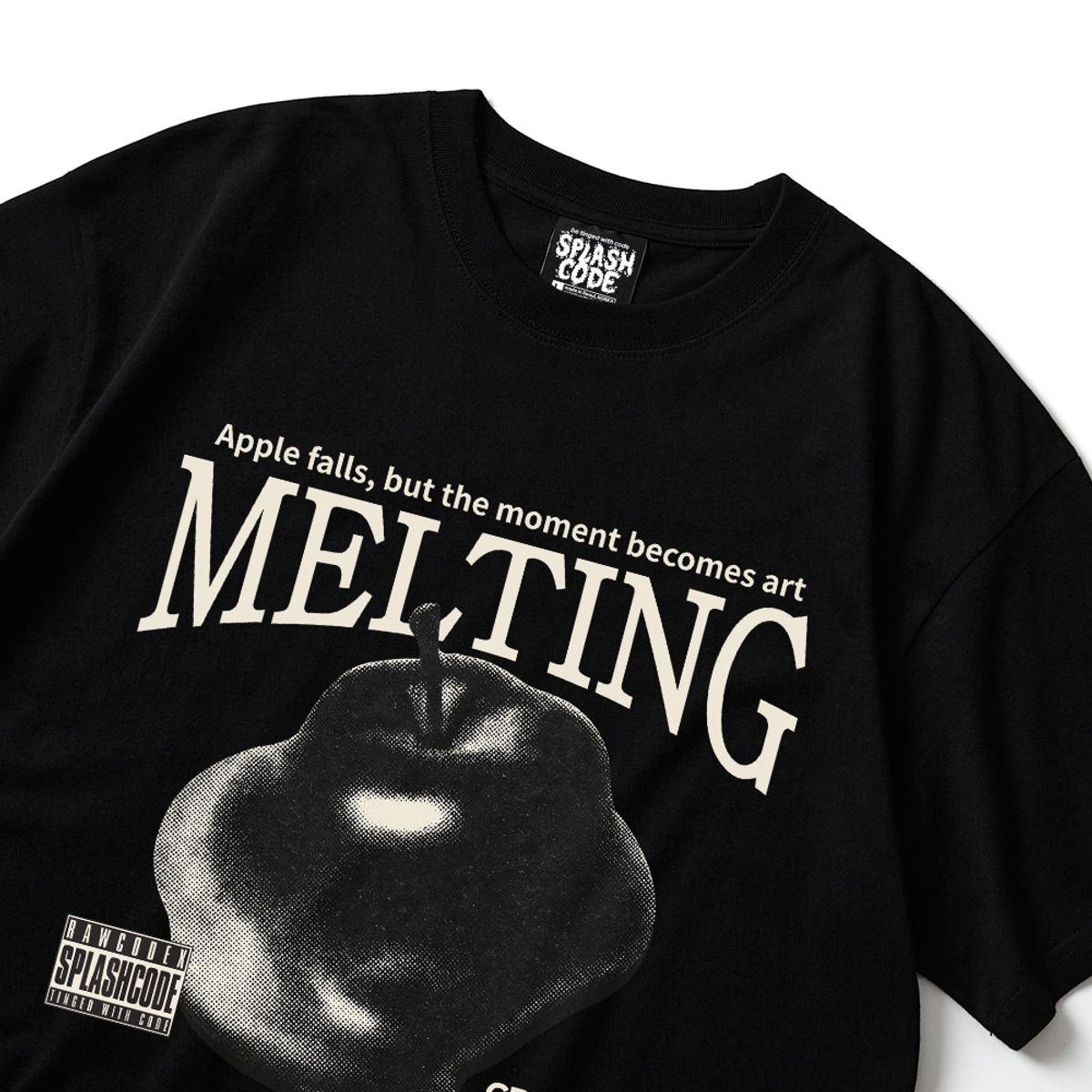 스플래시코드(SPLASHCODE) 반팔 티셔츠 블랙 - 멜팅 애플(Melting Apple)