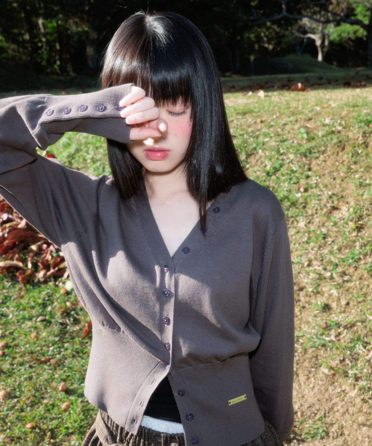 로제프란츠(ROSEFRANTZ) V-Neck Classic Button Cardigan [Charcoal]
