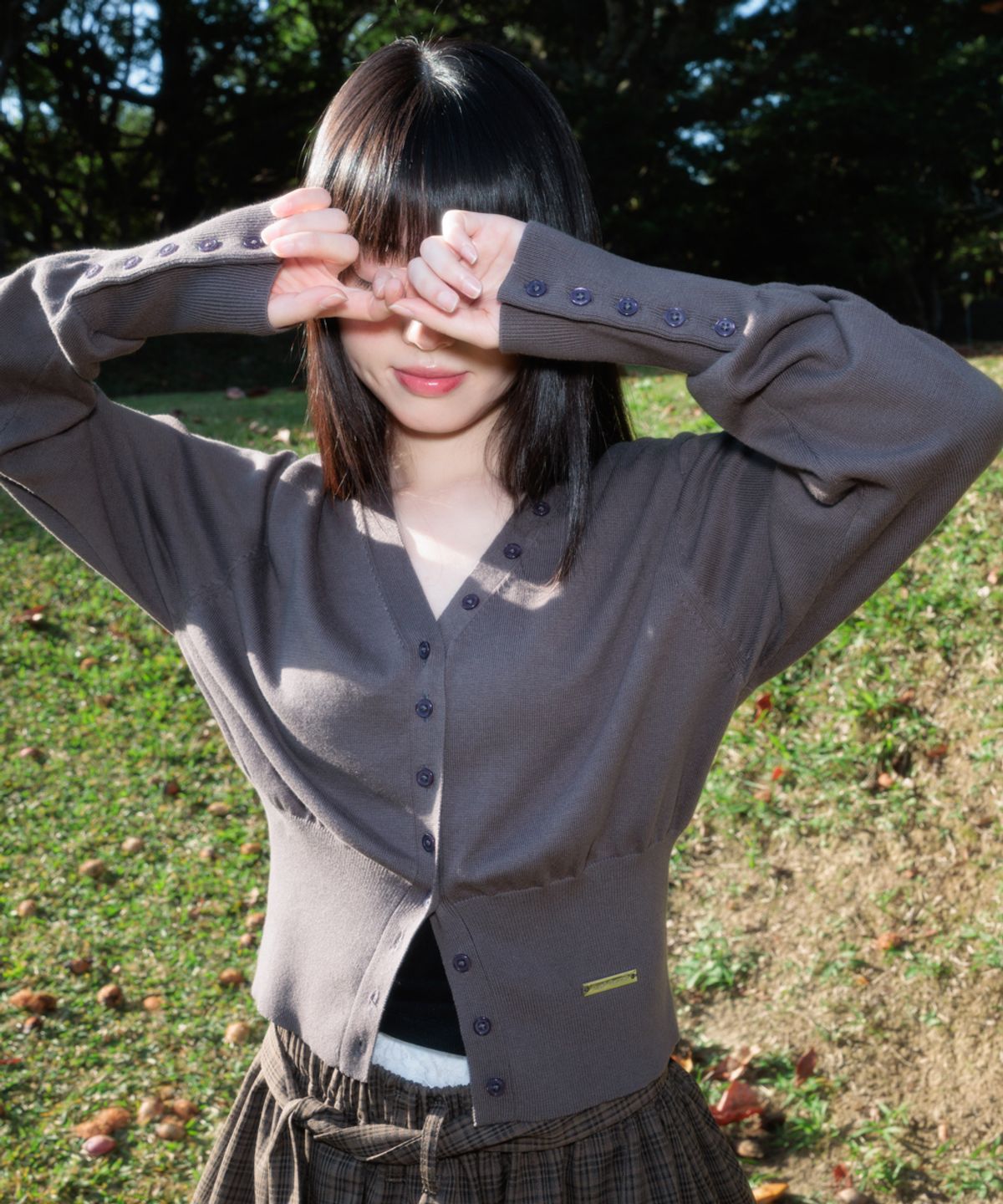 로제프란츠(ROSEFRANTZ) V-Neck Classic Button Cardigan [Charcoal]