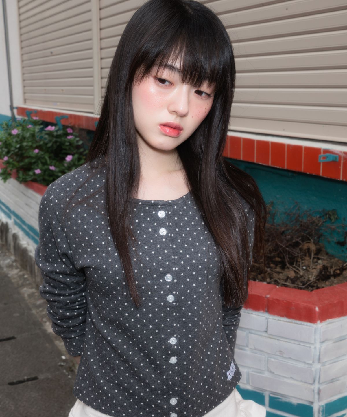 로제프란츠(ROSEFRANTZ) Dot Button Point Cardigan [Charcoal]
