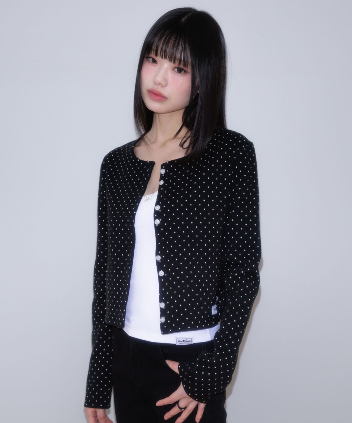 로제프란츠(ROSEFRANTZ) Dot Button Point Cardigan [Black]