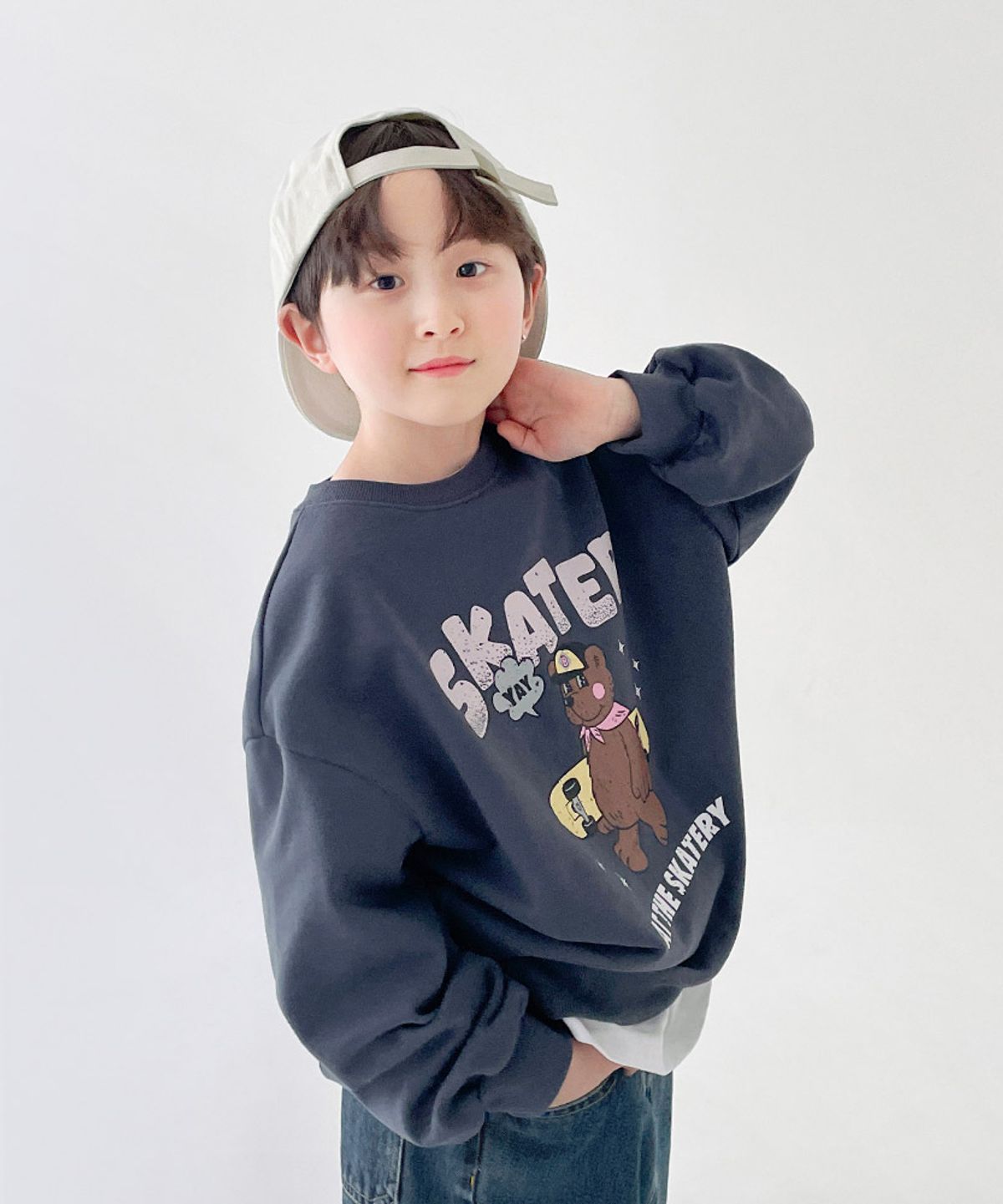 베리클로젯(BERRYCLOSET) 스케이트 베어 맨투맨