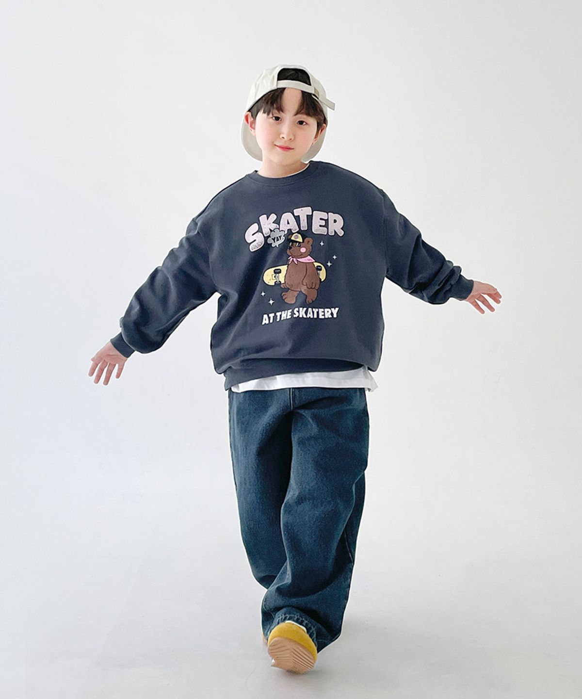 베리클로젯(BERRYCLOSET) 스케이트 베어 맨투맨