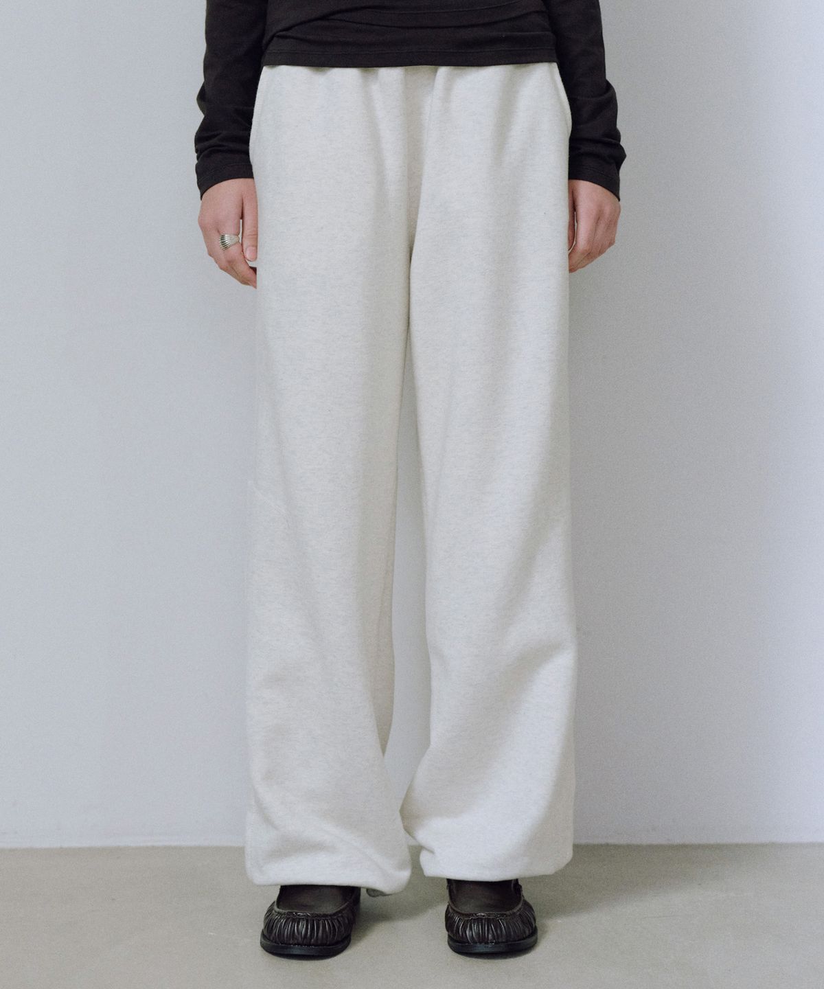 유라고(URAGO) Play wide sweatpants