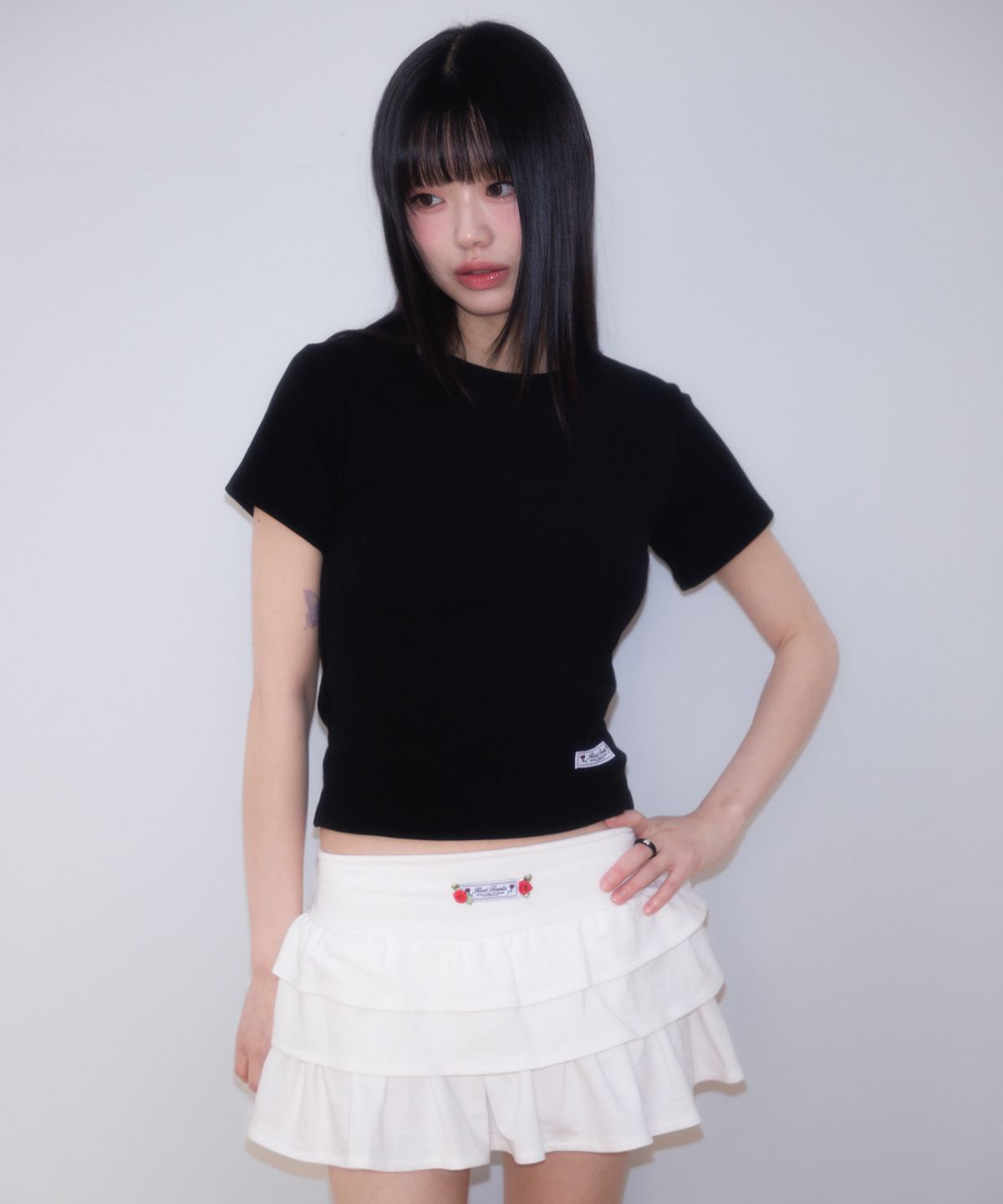 로제프란츠(ROSEFRANTZ) Essential Rose Label T-Shirt [Black]