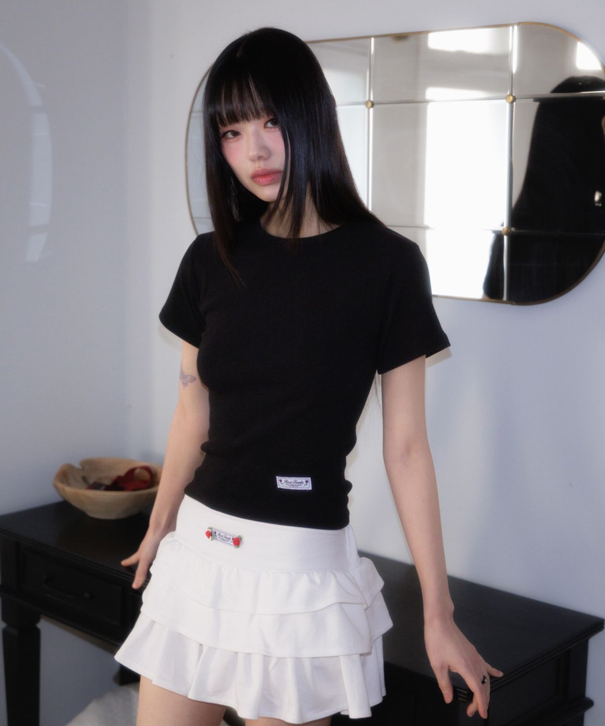 로제프란츠(ROSEFRANTZ) Essential Rose Label T-Shirt [Black]