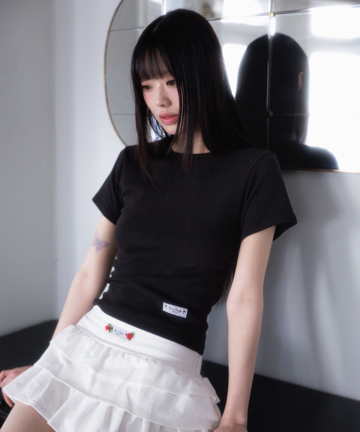 로제프란츠(ROSEFRANTZ) Essential Rose Label T-Shirt [Black]