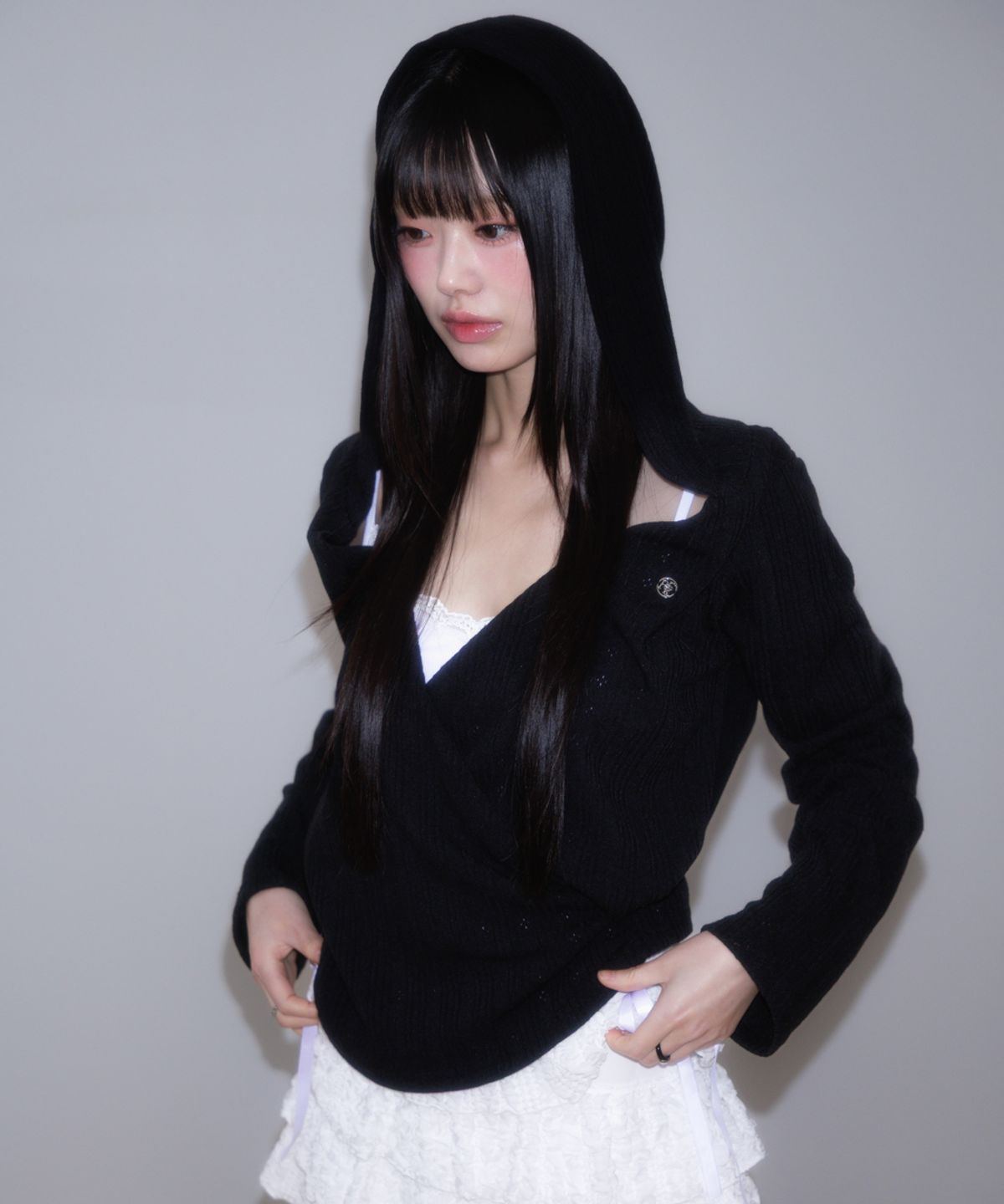 로제프란츠(ROSEFRANTZ) Wrap Shirring Hood Long Sleeve [Black]