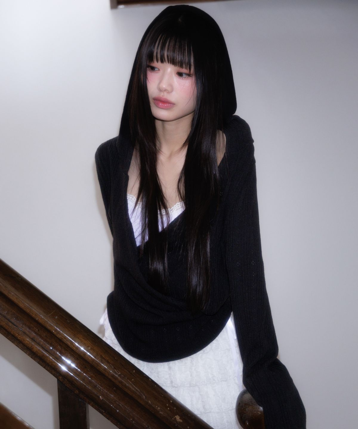 로제프란츠(ROSEFRANTZ) Wrap Shirring Hood Long Sleeve [Black]