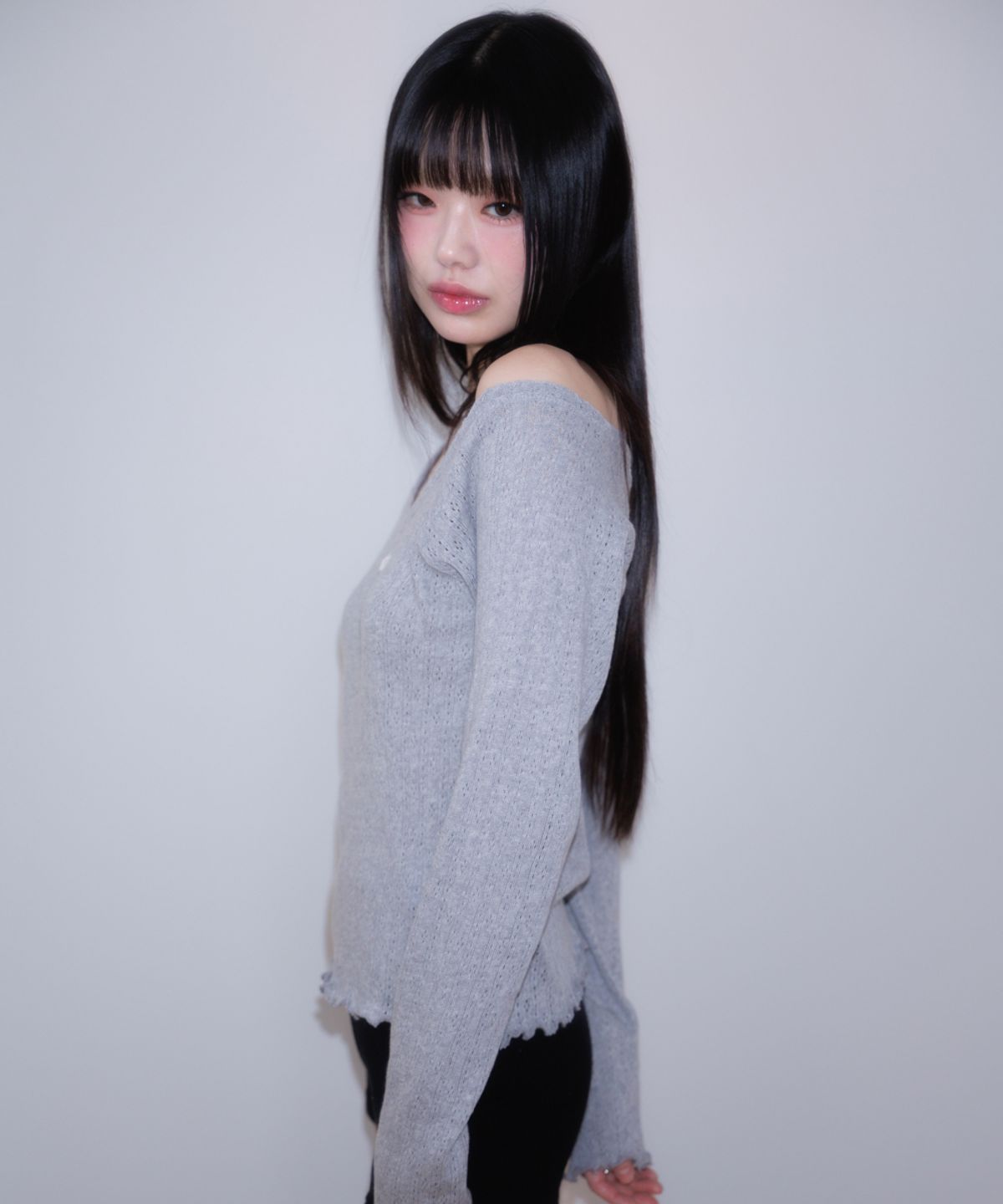 로제프란츠(ROSEFRANTZ) Lace Label V-Neck Long Sleeve [Gray]